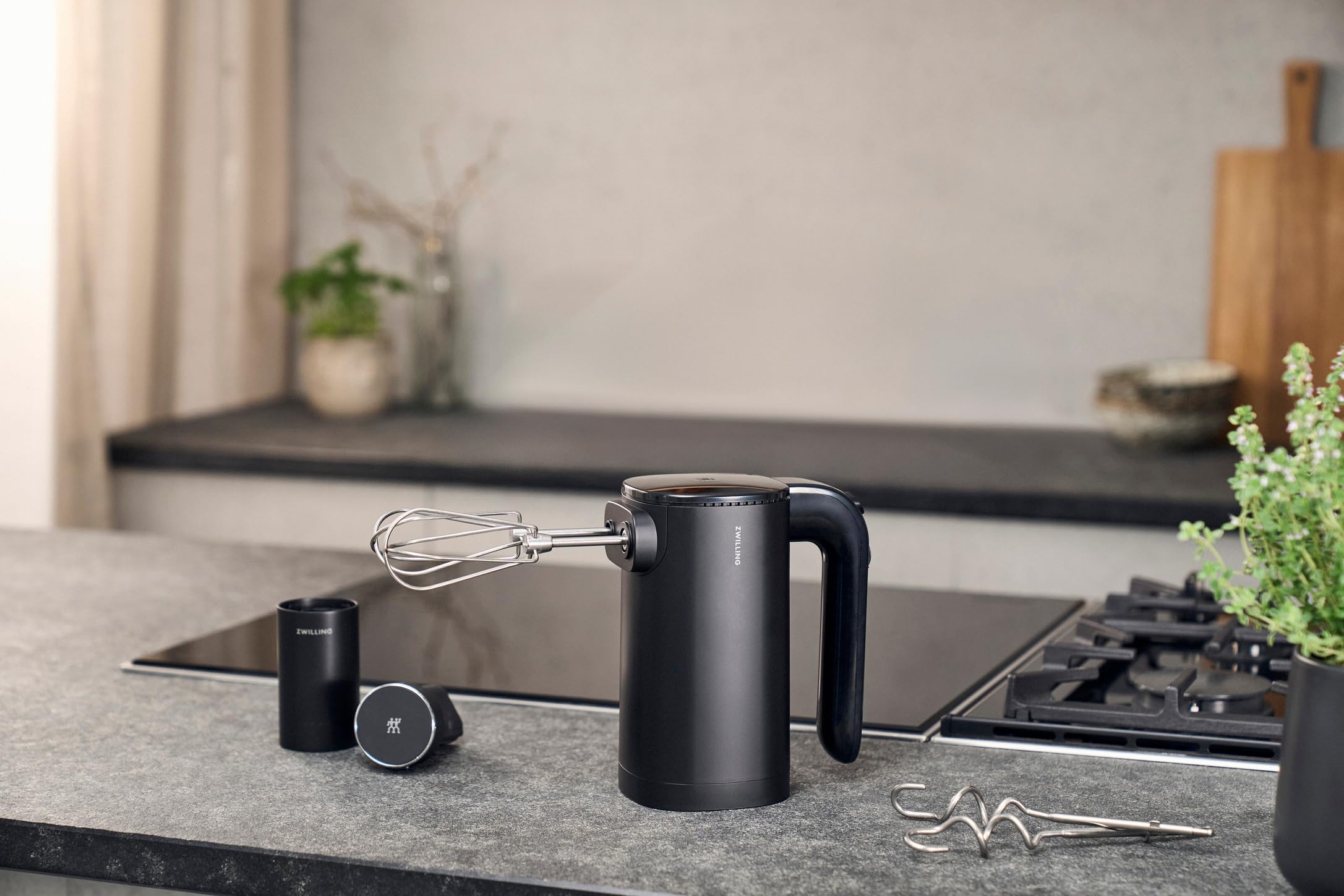 ZWILLING XTEND Kabelloses Handrührgerät, Starterset mit Akku & Ladestation, inkl. Knethaken & Quirle, 120 Watt, schwarz