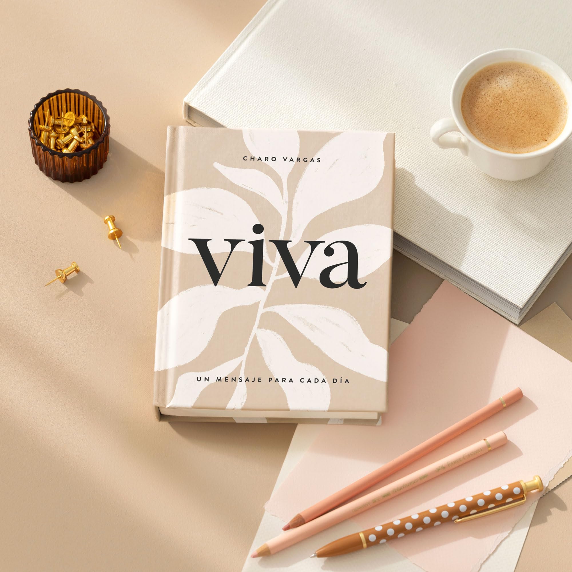 Pack Charuca "Cambio de Rumbo" - Libros Viva y Jefa de tu Vida + Diario de Gratitud + Bolígrafo Ivory ¿Y si a la fuerza de VIVA le sumas la revolución de JEFA DE TU VIDA y el poder de la gratitud?