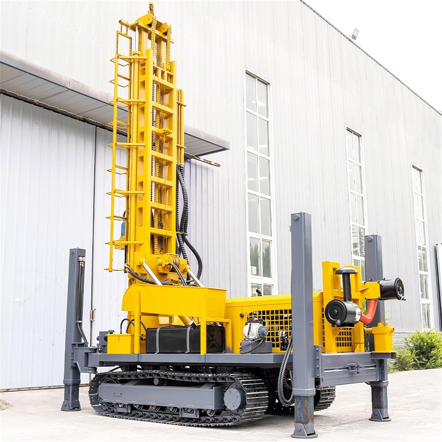 Mud-Circulation Water Well Drilling Rig, Mobile Hydraulic Machine with Integrated Mud Pump Ports, Stable Borehole Driller for Sand