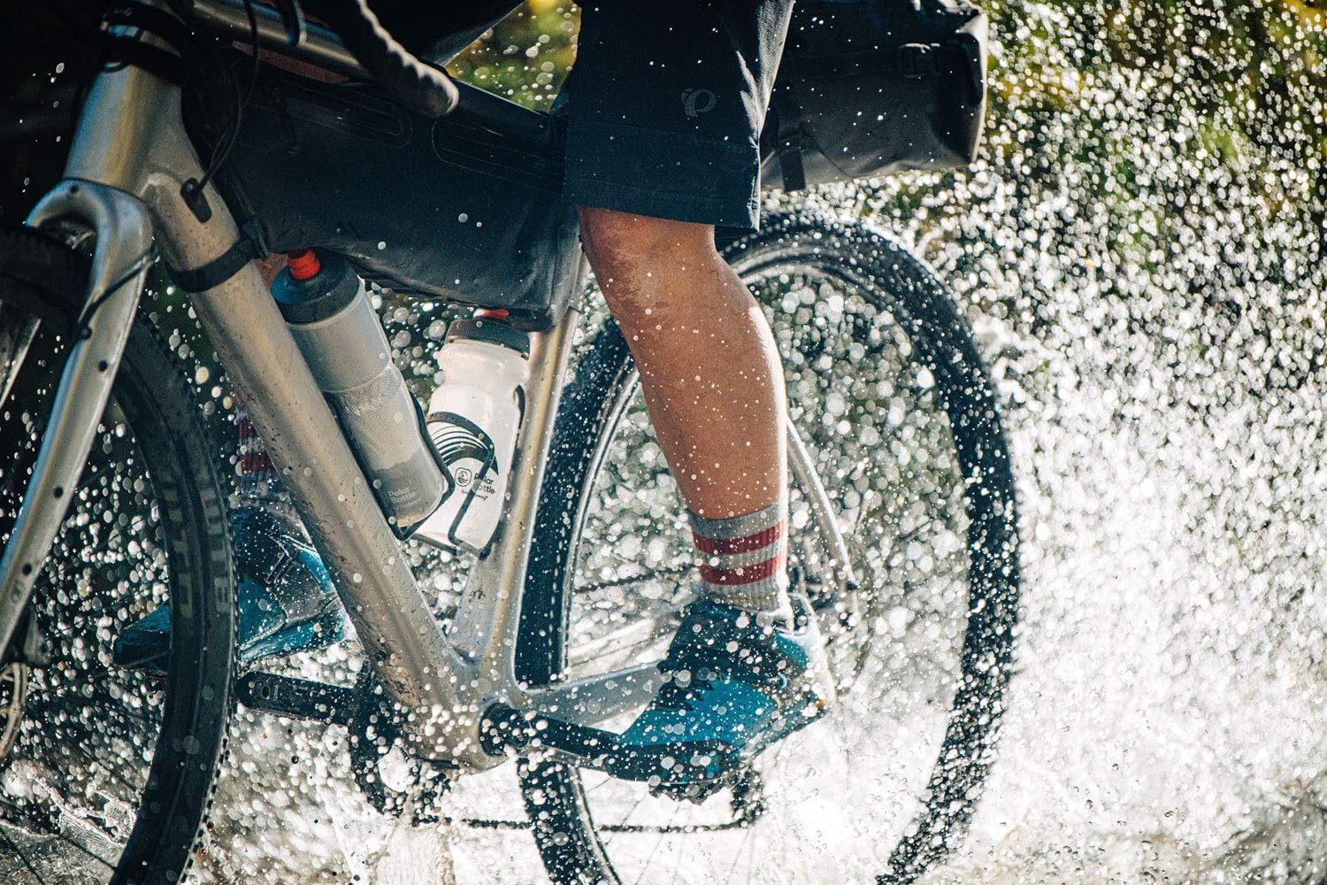 Polar Bottle Breakaway Wave Lightweight Bike Water Bottle - BPA-Free, Cycling & Sports Squeeze Bottle (Charcoal & Black 24 oz) : Sports & Outdoors