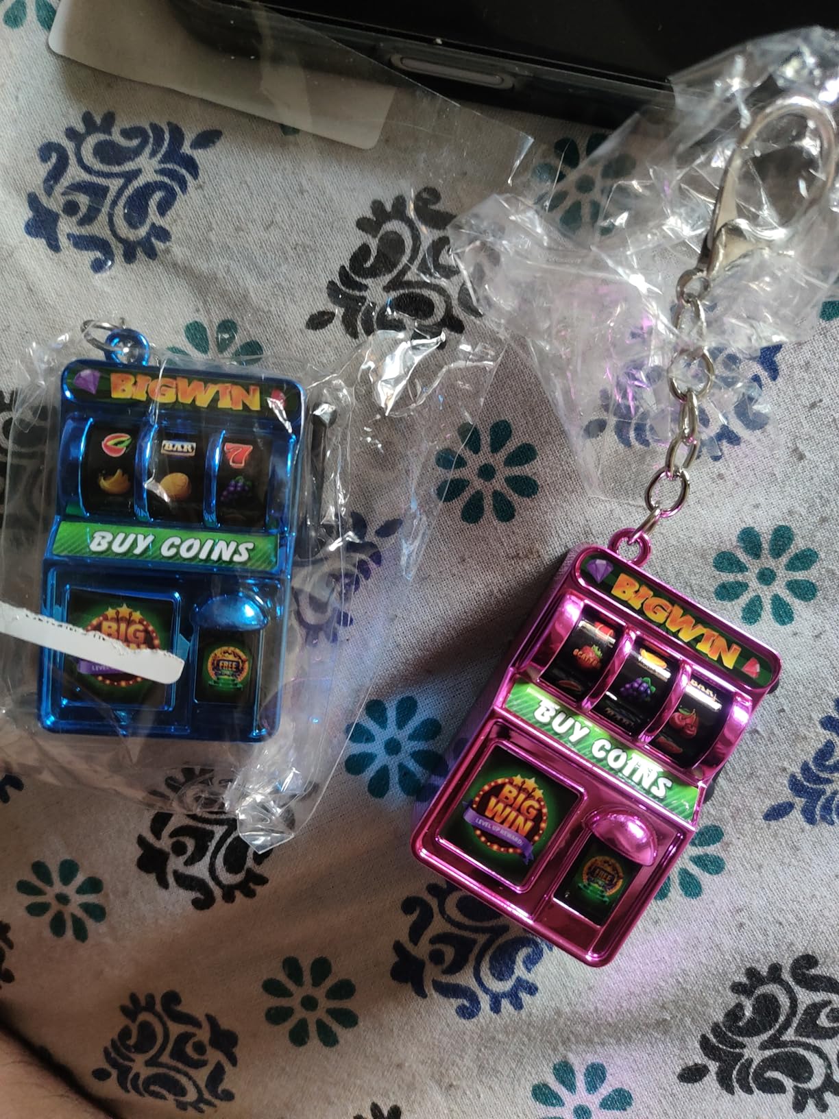 Zbdroxygen 2pcs Slot Machine Keychain, Mini Game Keychain with Spinning ...