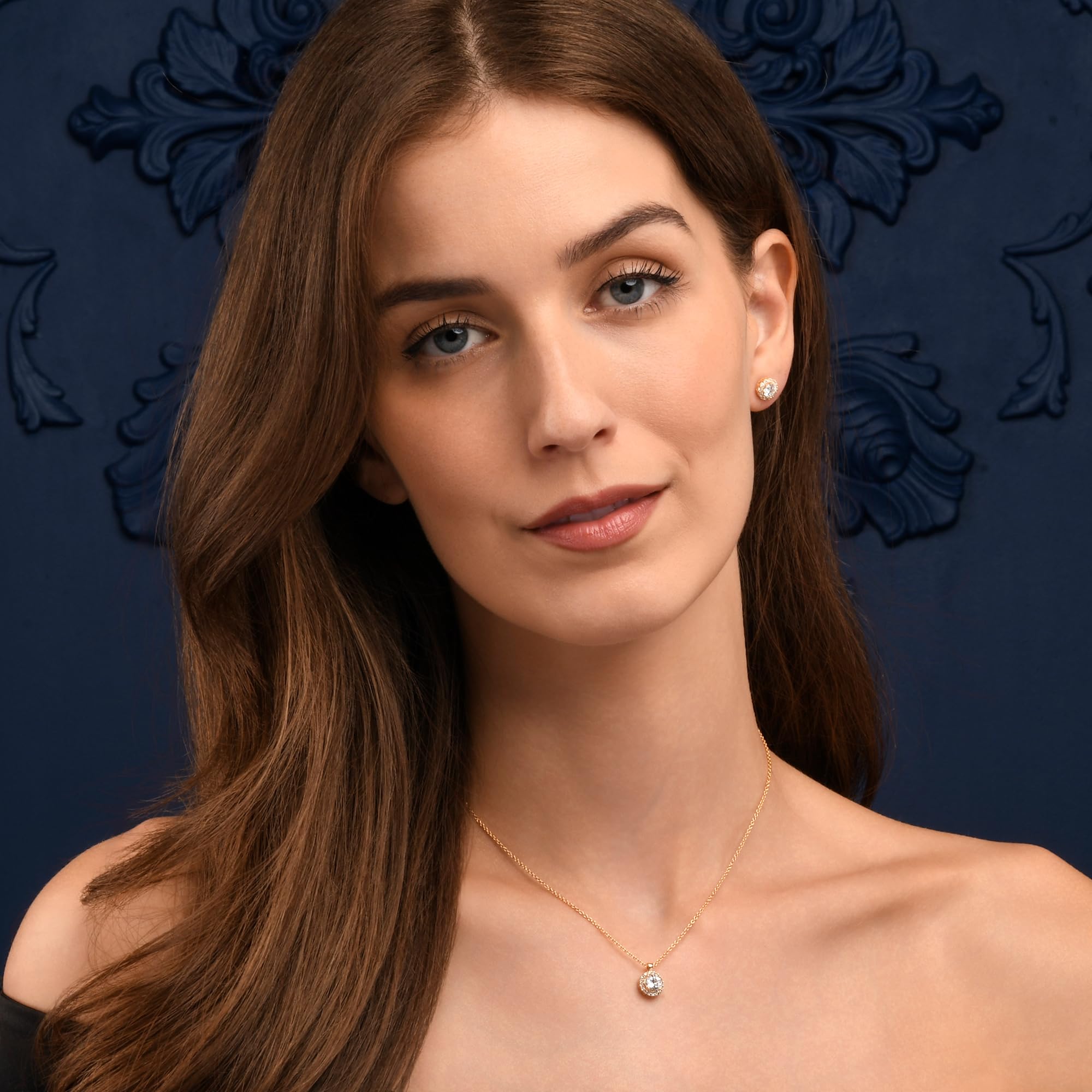 Diamond Treats Damen-Halskette aus 925er Sterlingsilber oder vergoldetem Silber mit rundem Zirkonia-Mittelstein und funkelndem Halo – elegante Silber- oder Gold-Halskette mit Geschenkbox