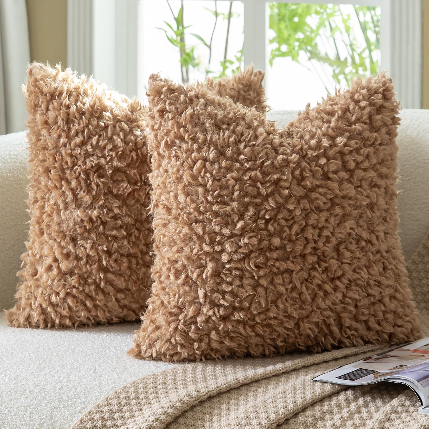 Mandioo Set of 2 Light Brown Faux Fur Cushion Covers 50x50 cm 20x20 inch Boucle Decorative Sherpa Throw Pillow Covers Thick Fuzzy Fleece Pillowcases for Sofa Couch Bed Living Room — image 1