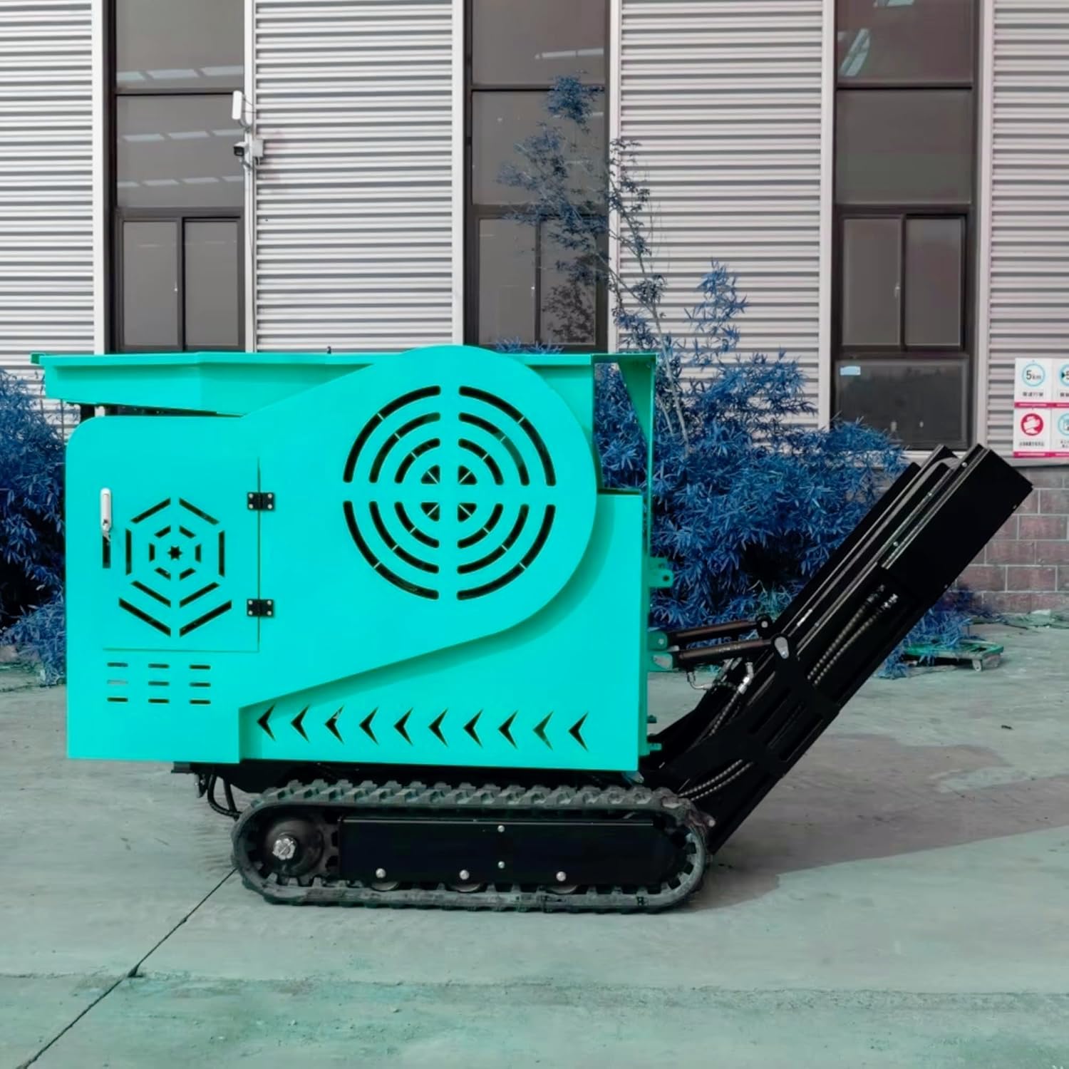 Compact Portable Tracked Mobile Crusher, Mini Rock & Concrete Crushing Machine, Mobile Aggregate Recycling Crusher for Quarry Mining, Road Construction & Demolition Projects