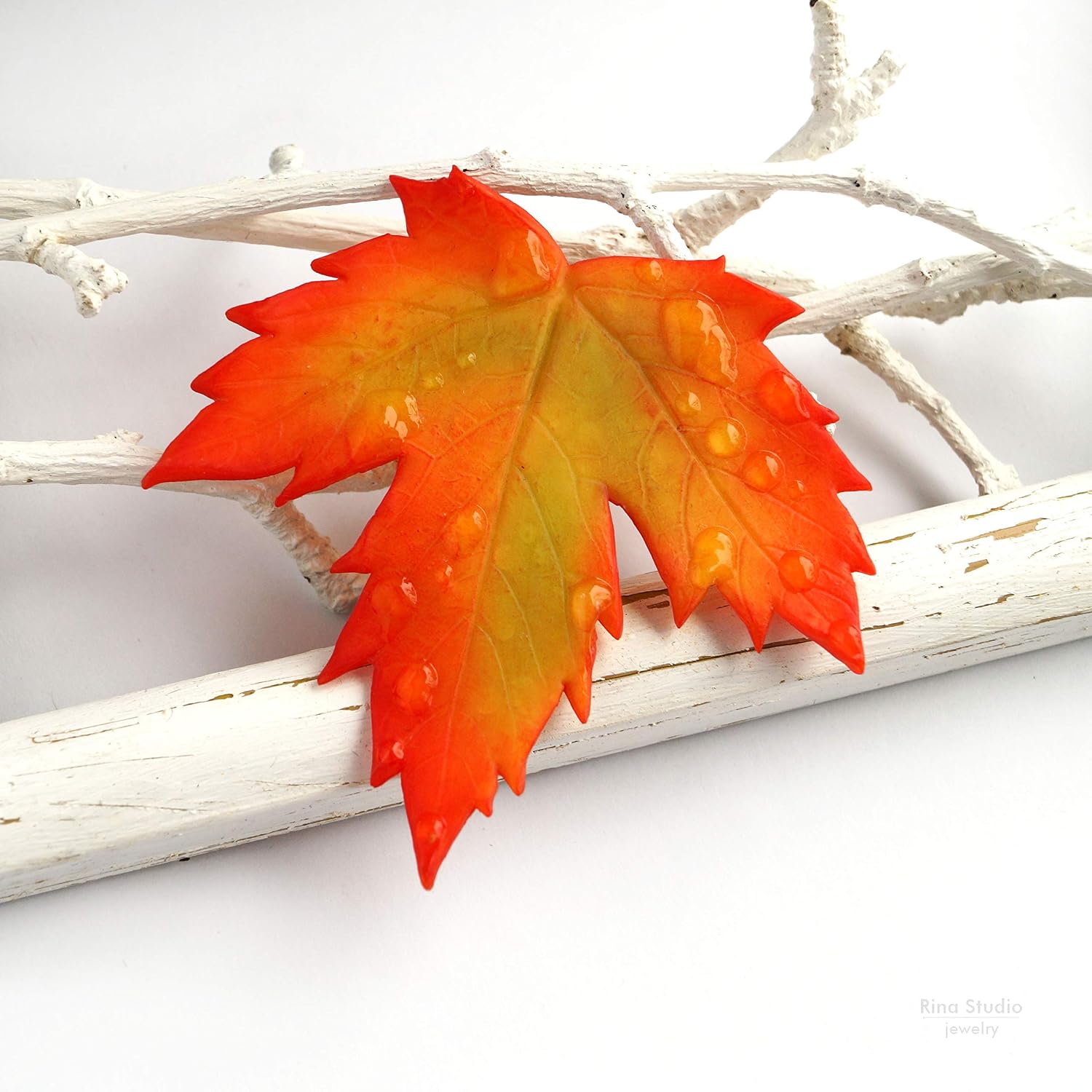 Maple Leaf Pin Yellow Orange Red Realistic Fall leaves Raindrops Brooch Autumn Gift for Woman Floral Botanical Pin with Safe Lock