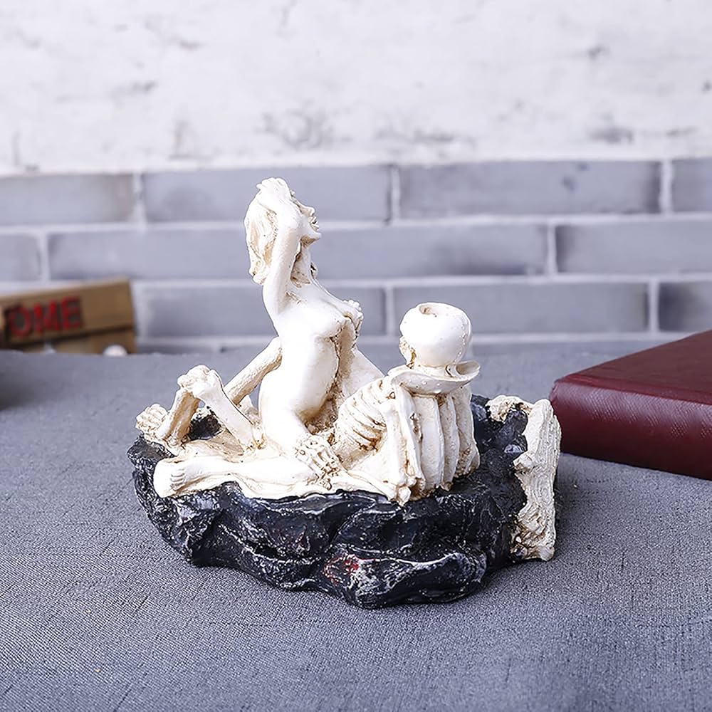 ま*♡様 W.U.I スカル　灰皿　髑髏　置物　お香立て　小物入れ　ハロウィン ま*♡様 W.U.I スカル 灰皿 髑髏 置物 お香立て 小物入れ