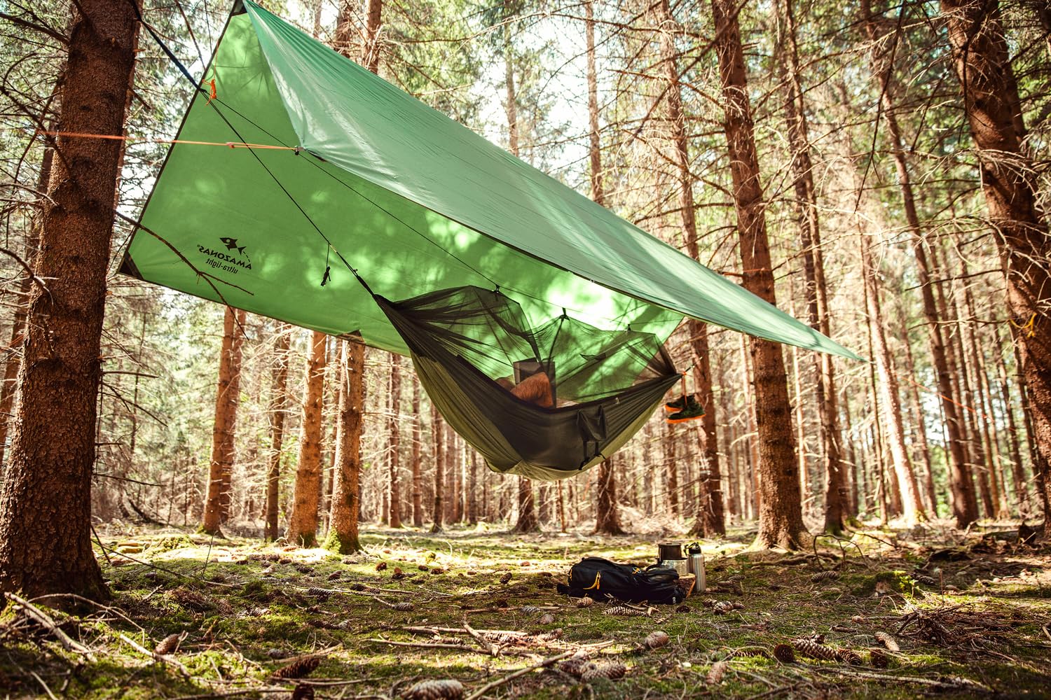 AMAZONAS Ultra-Light Winter Set: All-in-One Hängematte + Aufhängungen + Tarp + Underquilt-Poncho mit Isomattenfach für Ultimatives Outdoor-Erlebnis