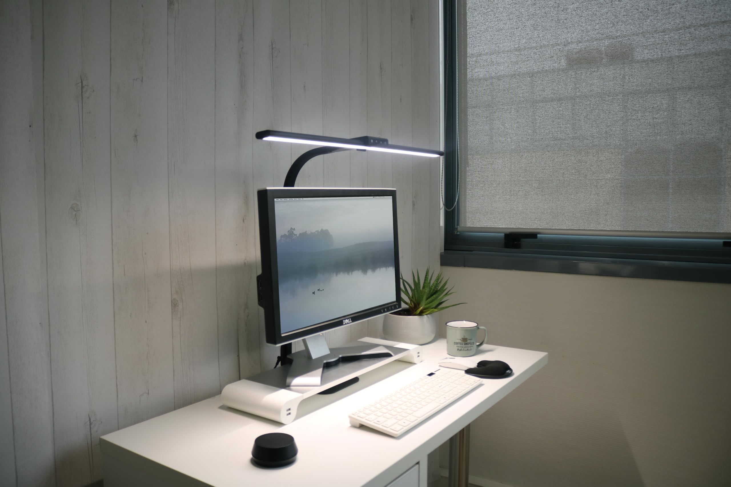 Unilux Strata base LED Schreibtisch-Leuchte dimbar, 66cm breit, Memory-Funktion für Lichtstärke und Farbtemperatur mit 4 TIMER-Funktionen, inkl. Fernbedienung, 2235 lm, schwarz