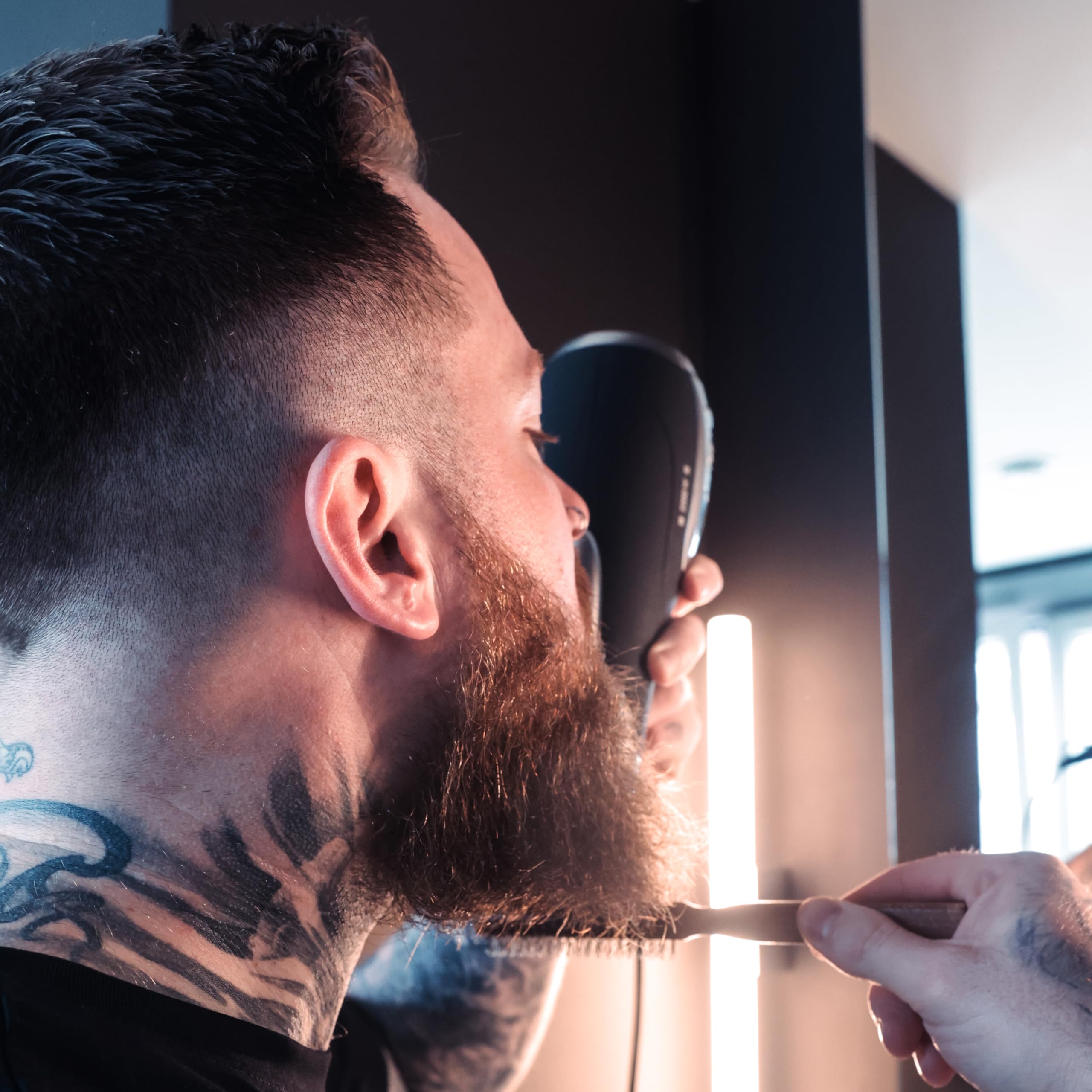 Störtebekker® Premium Bart-Rundbürste - Made in Germany - Entwirrt den Bart und bringt ihn in Form - Beugt Juckreiz vor - Bartbürste für den Mann - Beard Brush