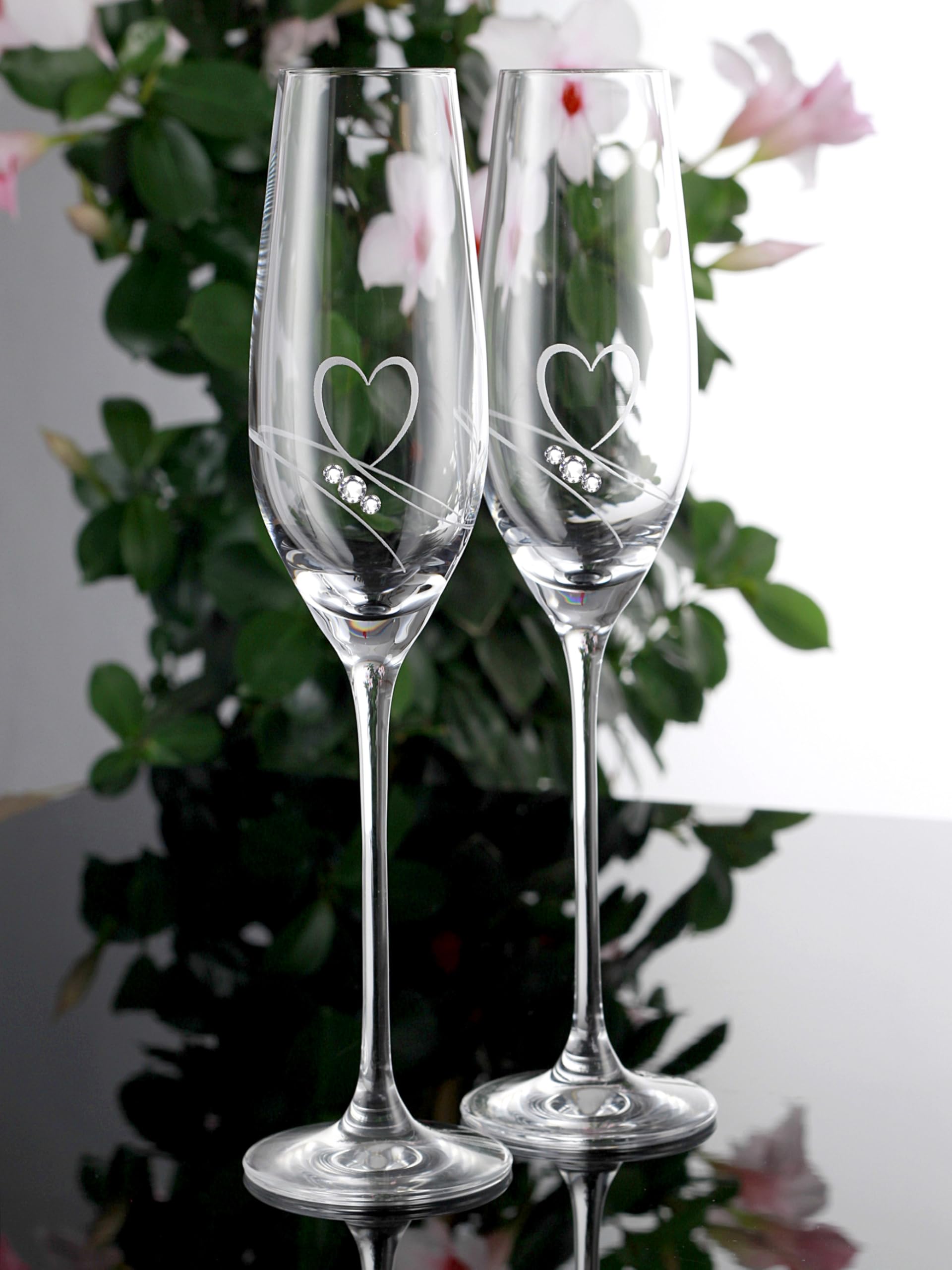 Essence of Love Lot de 2 flûtes à champagne modernes, élégantes, sans plomb, avec cœur gravé et détails en cristal de qualité supérieure, fabriqués à la main en UE, 210 ml