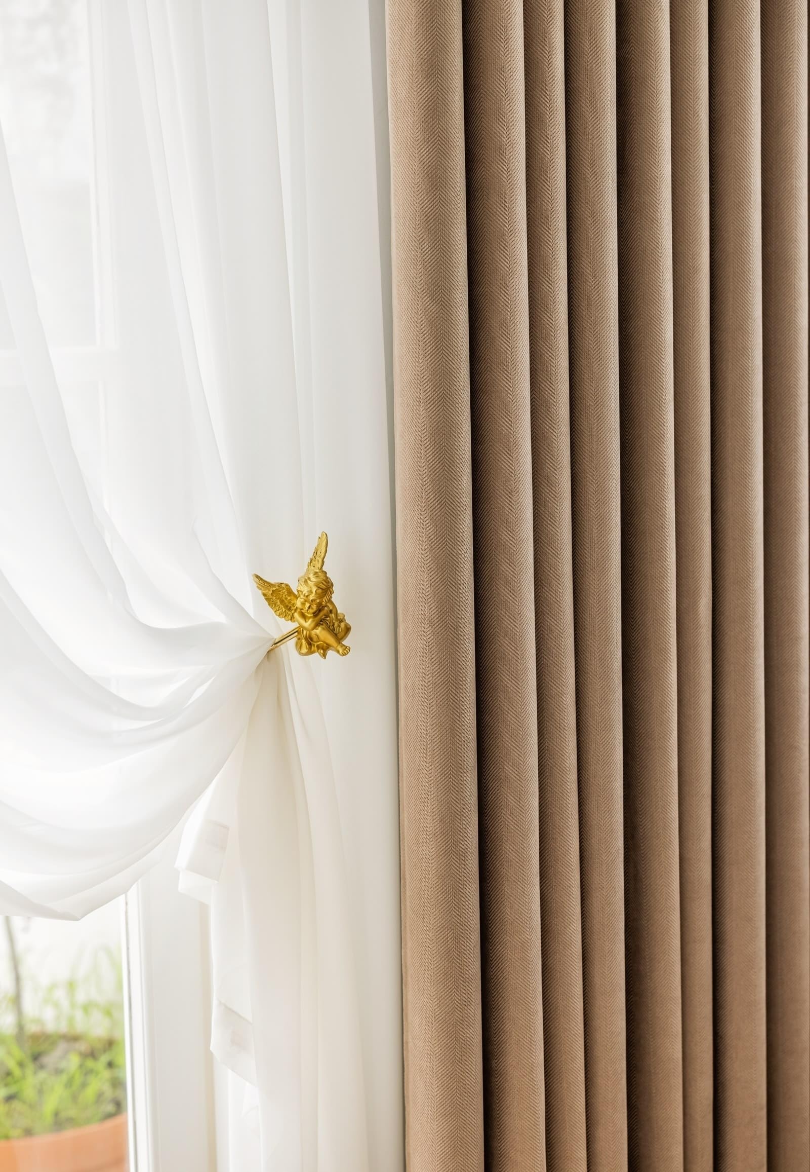 Gardiene Verdunkelnd 214 cm Lang, Vorhänge Braun Wohnzimmer Chenille mit Ösen Fenster Vorhang Einfarbig Jacquard Moderne 2 Stück Ösenvorhang für Schlafzimmer, 214x107 cm(Höhe x Breite)