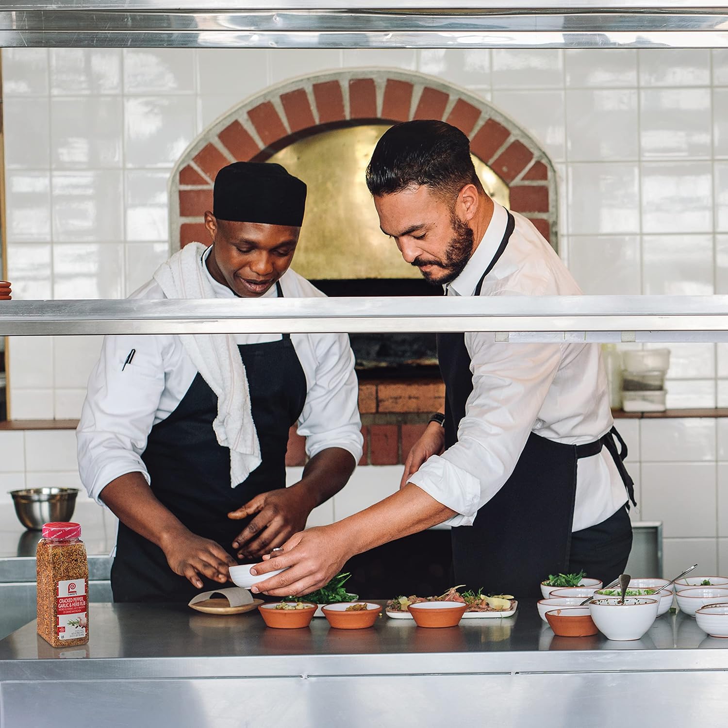 Lawry's Cracked Pepper, Garlic & Herb Rub, 24 oz - One 24 Ounce Container of Garlic Pepper Rub for a Peppery Spicy Flavor, Perfect Seasoning for Beef and Pork