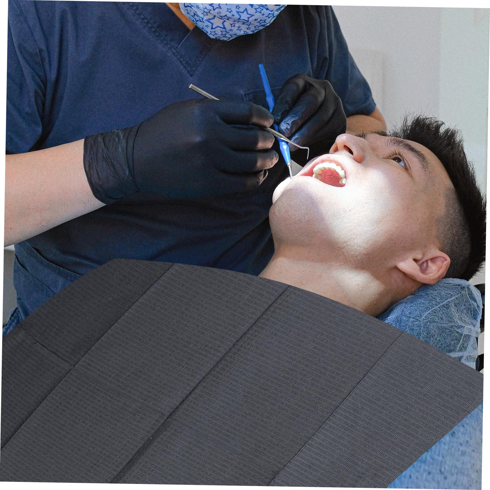 SOLUSTRE 125 Stück Einweg Dental Lätzchen Tischunterlage aus Papier und Pe Reißfest für Zahnarztpraxis und Schönheitssalon
