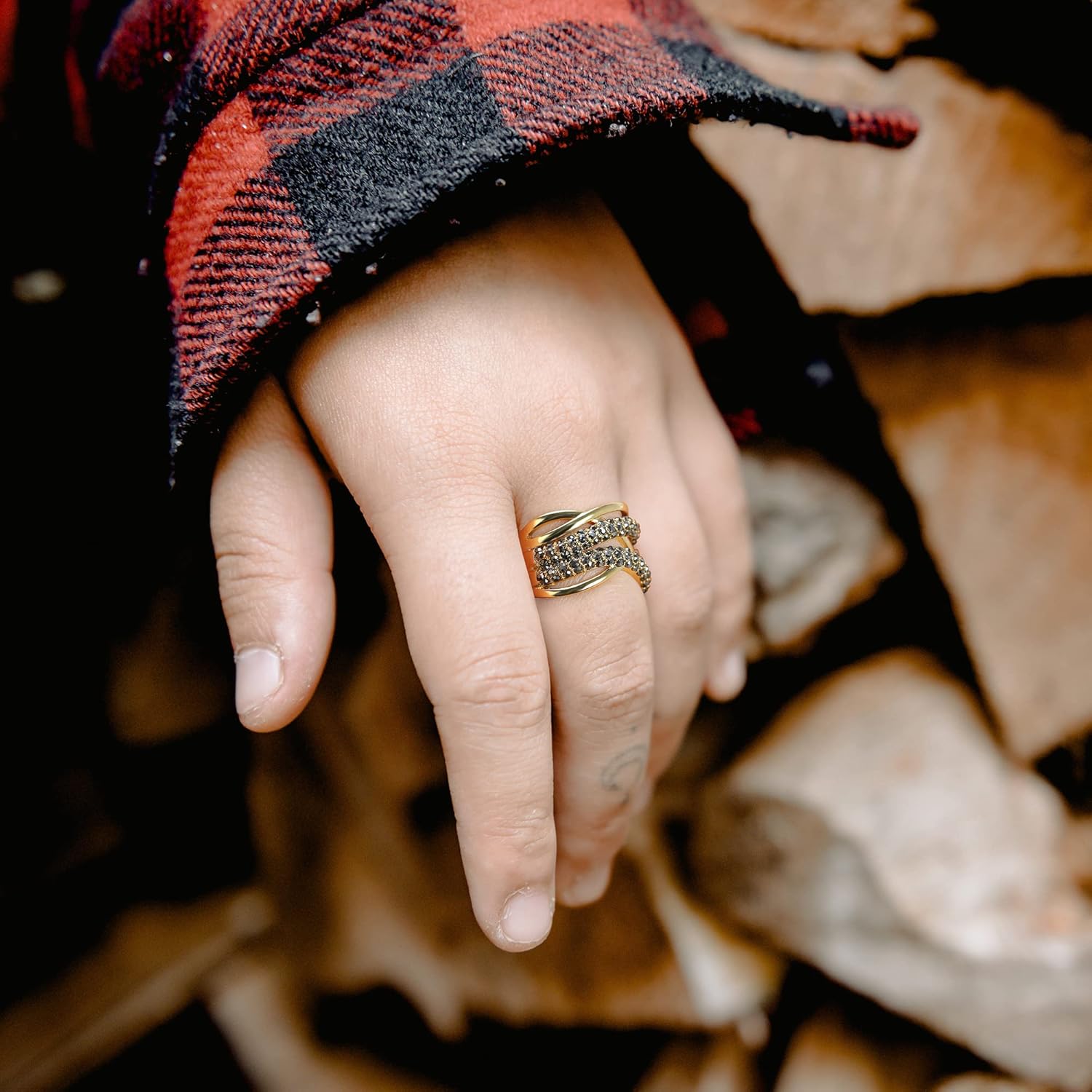 Mytys Statement Ring Art Deco Vintage Black Crystal Rhinestone Ring, Gothic Chunky Wide Band Cocktail Ring Silver Plated Women Fashion Jewelry - Image 3