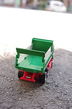 ダイキャスト製 赤と青のダンプトラック ダイキャスト製 赤と青のダンプトラック