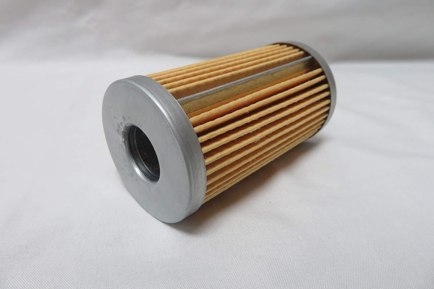 Pleated fuel filter element