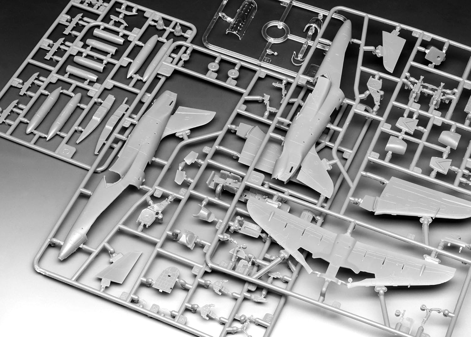 Revell RV04970 BAe Hawk T.1 Plastic Model kit, 1:72