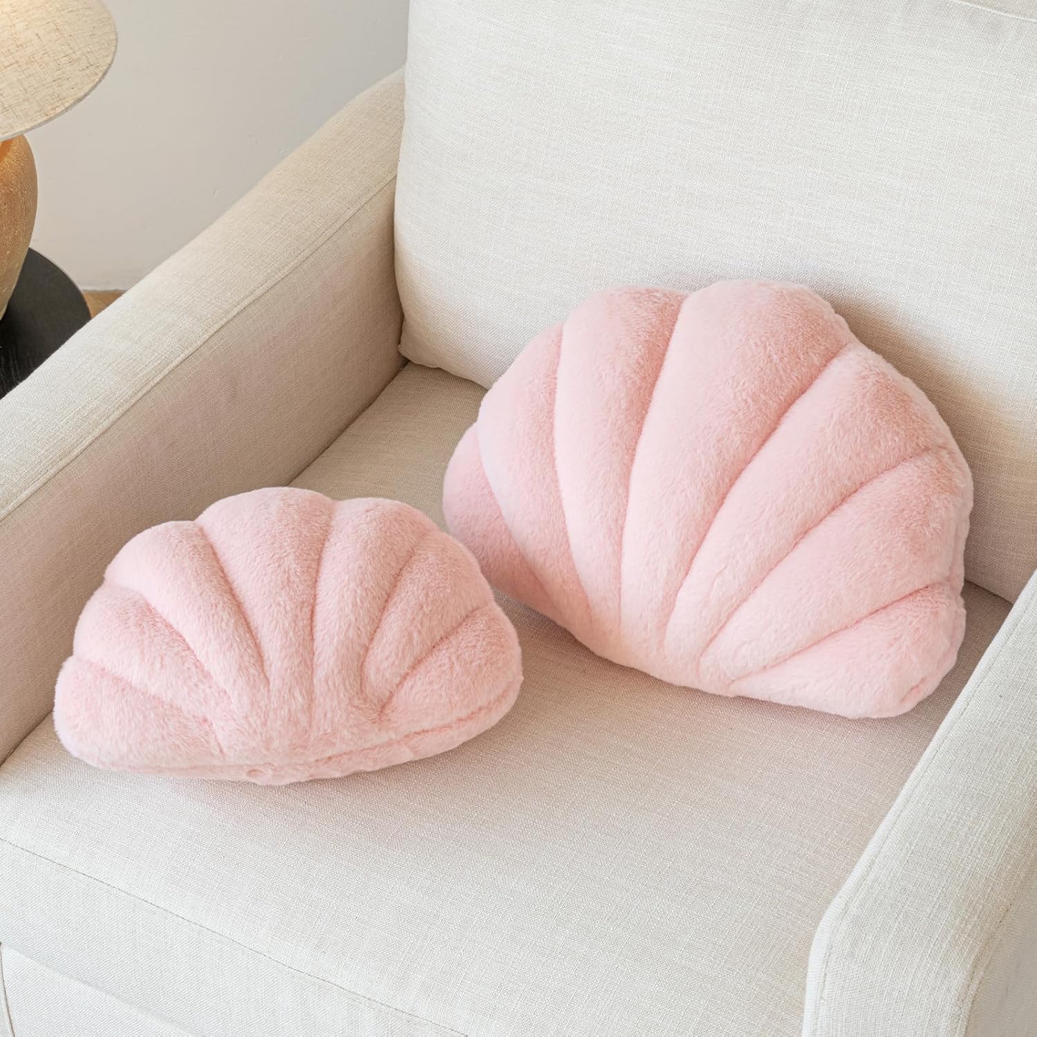 Shell Pillow, Seashell Throw Pillow with Soft Rabbit Plush for Couch Bed, Shell Shaped Decorative Ocean Pillow Stylish Beach Cushion Room Aesthetic Home Decor 18 X 13 Inches Pink