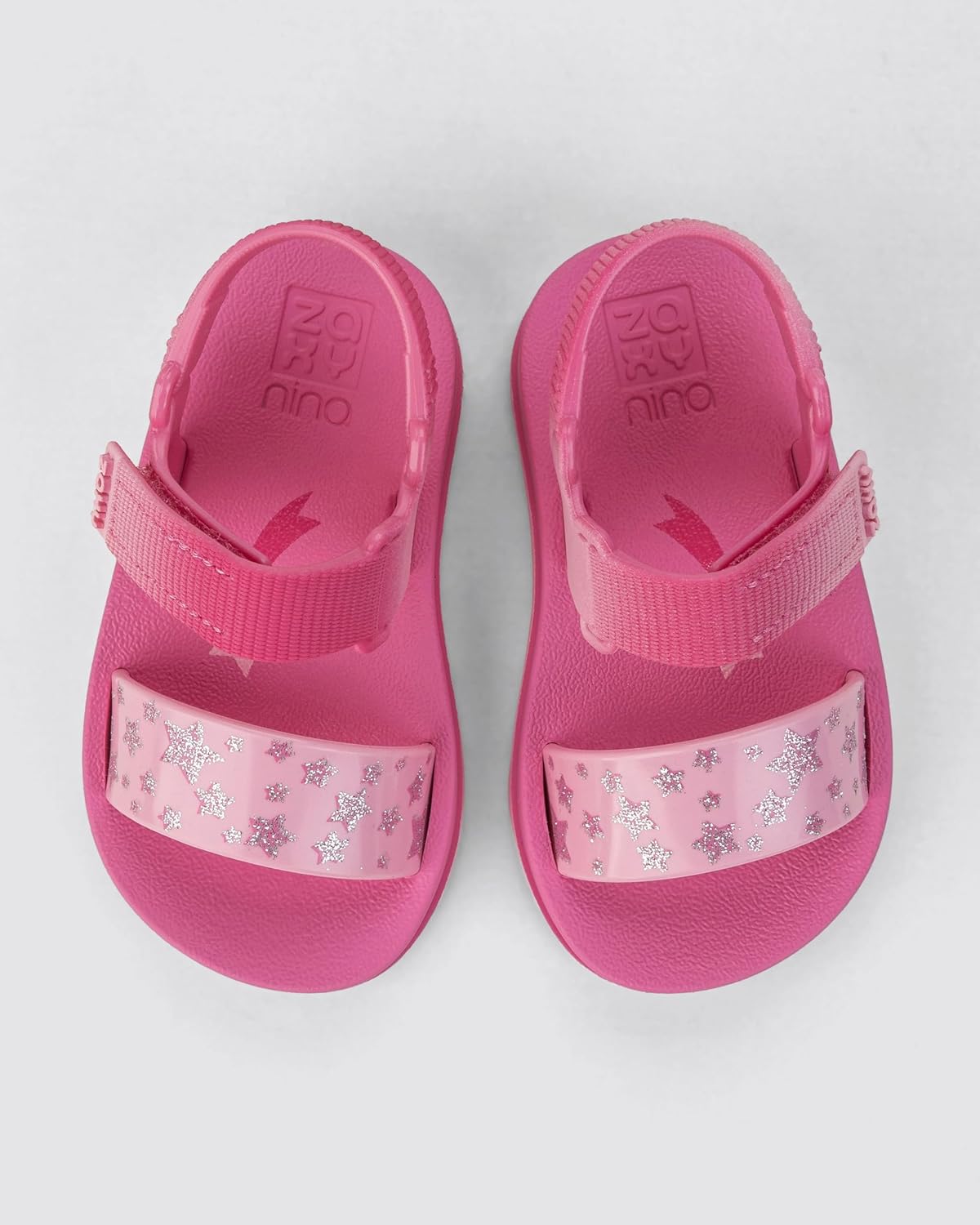 Sandália Infantil Menina Papete Casual Dia a Dia com Brilho Moderninha Print Zaxynina 19060 em promoção! Veja a oferta e mais achadinhos de Sandálias & Chinelos Infantis 6 Hoje é o melhor dia para comprar Sandália Infantil Menina Papete Casual Dia a Dia com Brilho Moderninha Print Zaxynina 19060 com aquele preço maroto! Promoção! Aproveite a oferta! 6