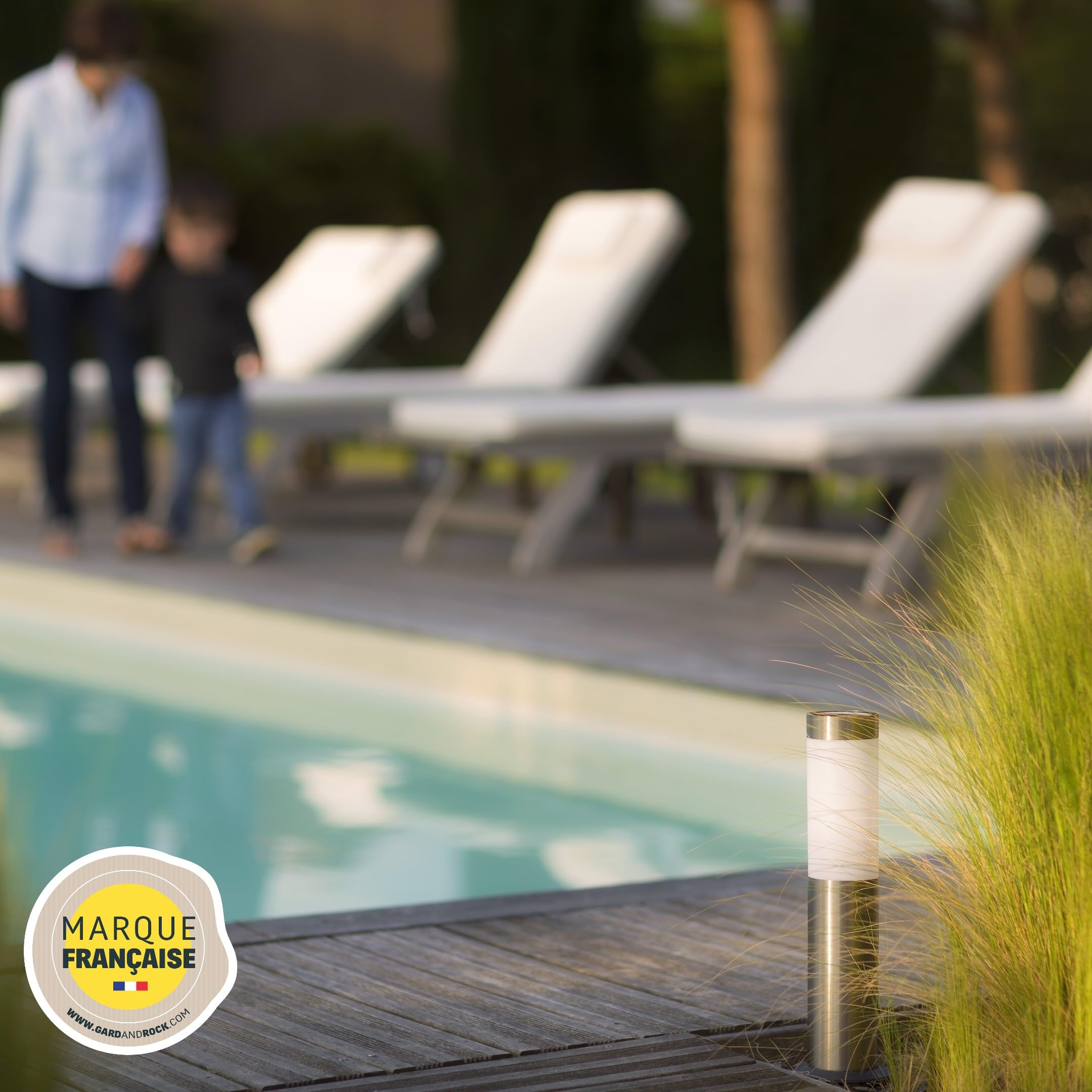 GARD & ROCK - Borne solaire en inox - 3xLEDs SMD - Fonction lanterne amovible - À clipser au sol - Economique et sans branchement - Illuminez et décorez votre jardin!