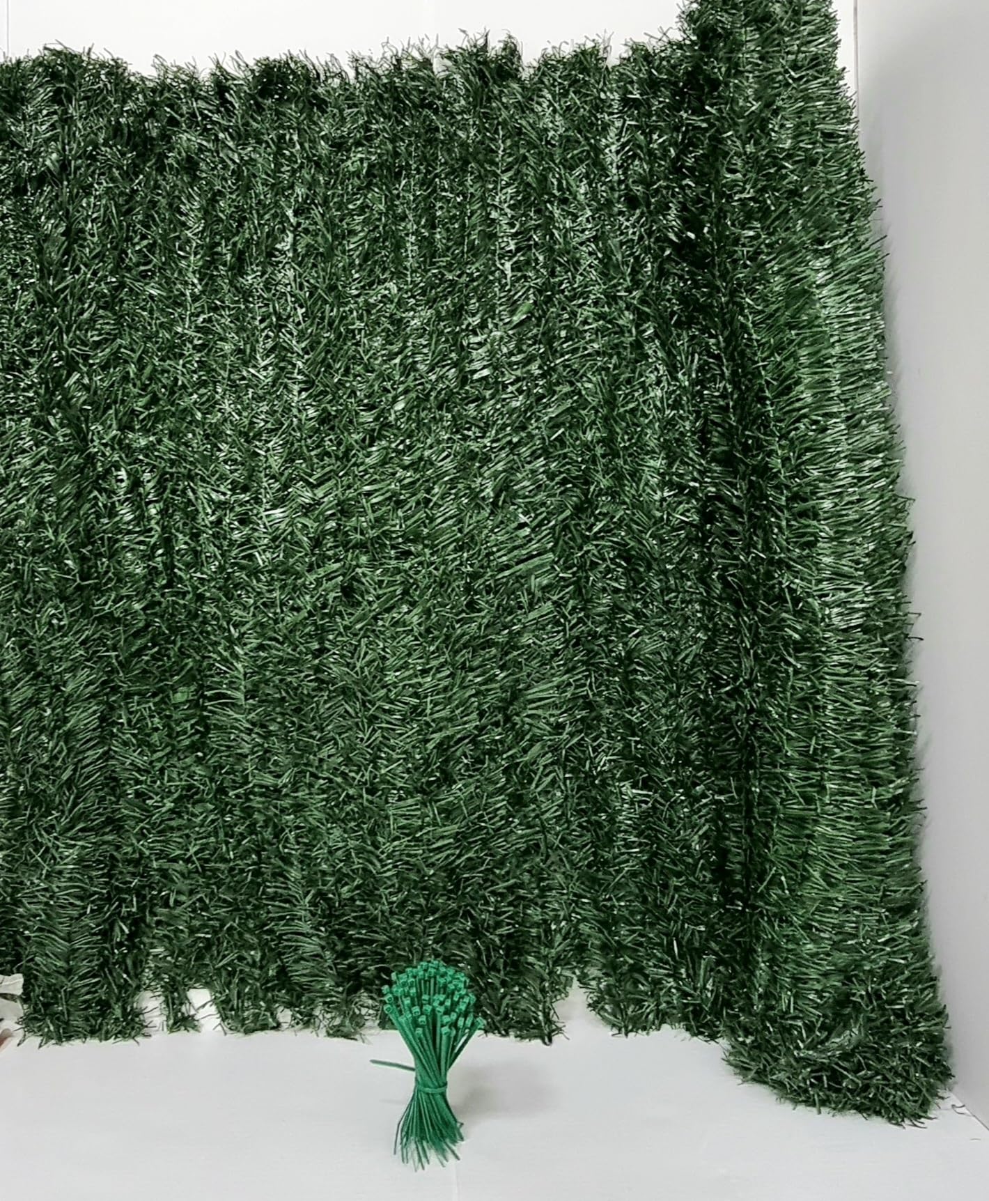Pinto FERRAMENTA Siepe Finta Artificiale Ultra Coprente Rotolo Rete Frangivento Ornamentale Foglia Edera Sintetica Ringhiera Terrazzo Balcone Giardino Recinzione (Abete, 1X3mt)
