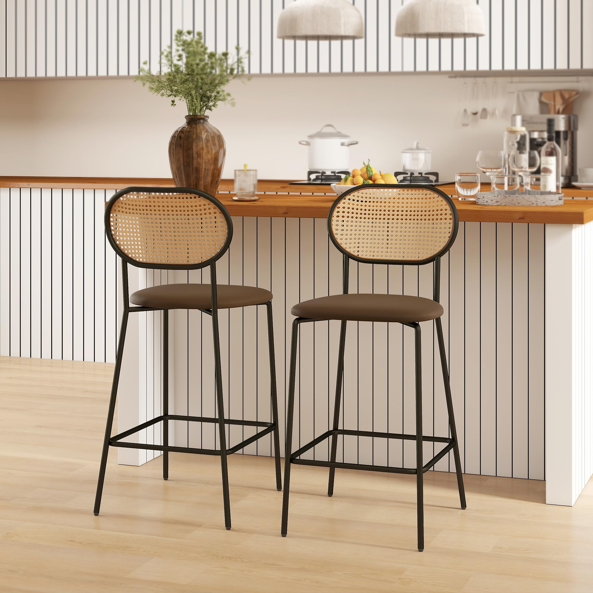 HOMCOM Juego de 2 Taburetes de Bar Taburetes Altos de Cocina con Respaldo de Ratán Asiento de PU Marco de Acero y Reposapiés para Comedor Mostrador 45x50x97 cm Marrón