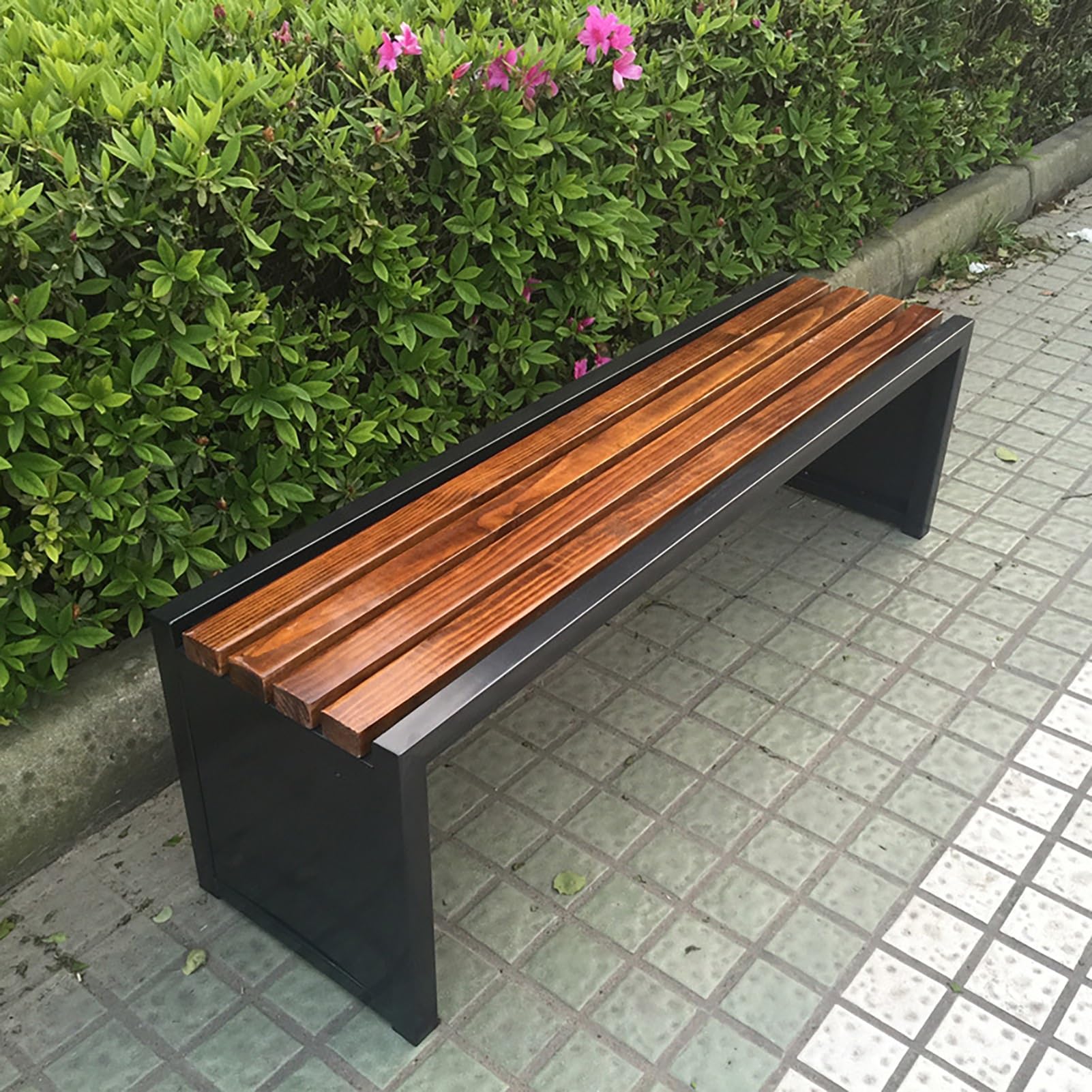 Banco de jardín de 100 cm con listones de madera tratada y resistente estructura de hierro fundido