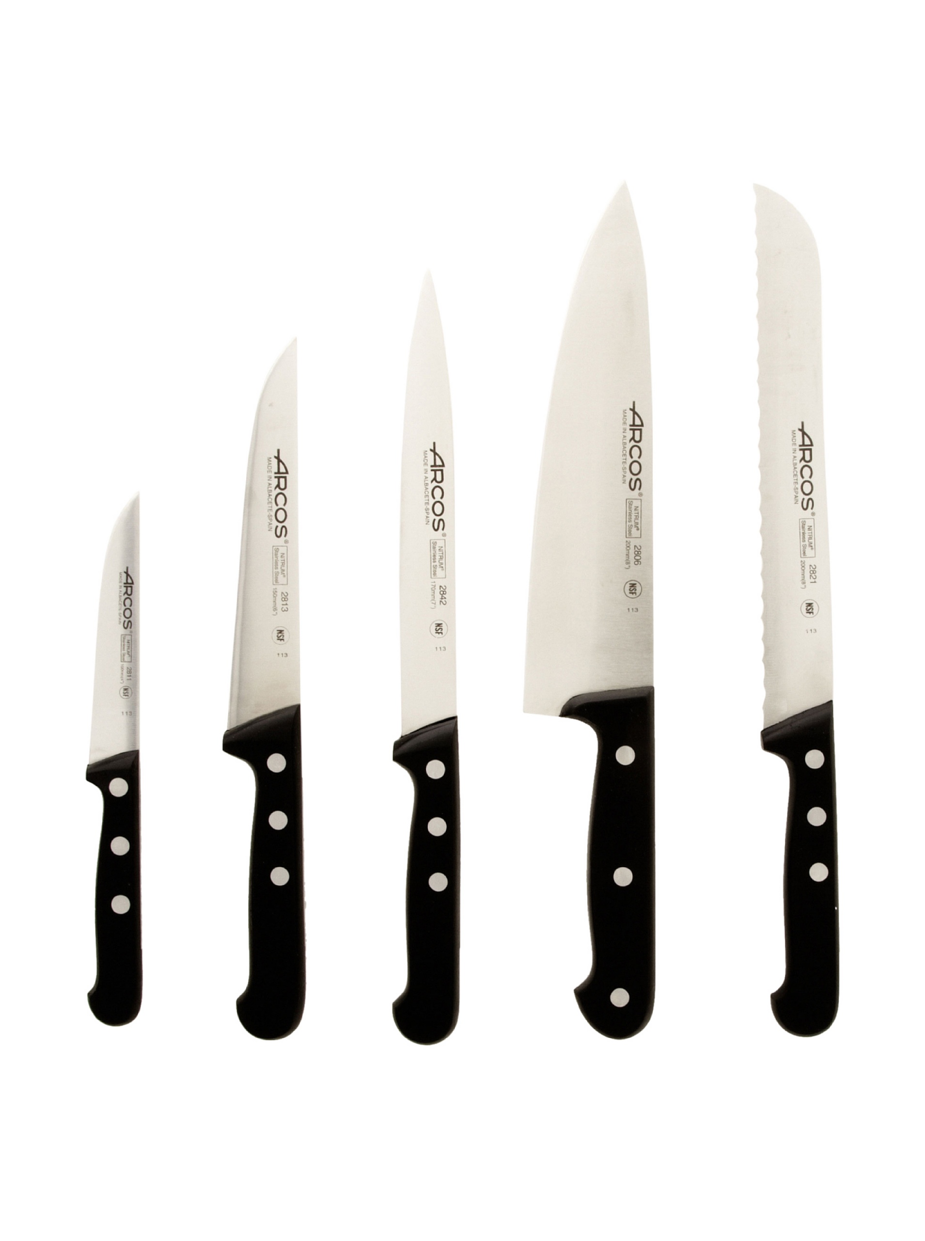 ARCOS Zestaw noży 5 elementowy. stal nierdzewna Nitrum. większa moc cięcia. 2950 gr. blok z sosnowego drewna. Ergonomiczna rękojeść z POM. Seria Uniwersalna. Większa kontrola. Kolor czarny.
