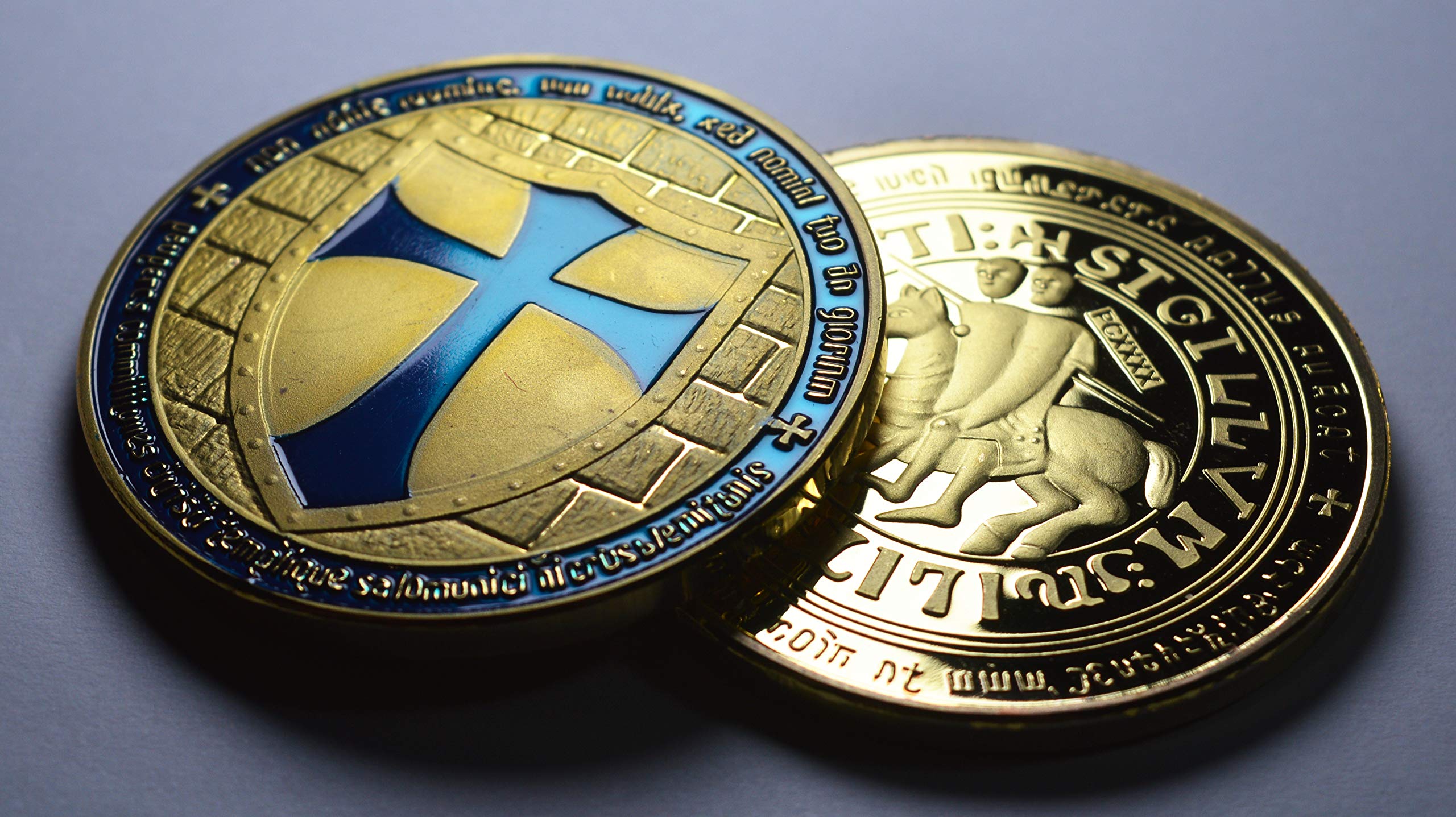 The Commemorative Coin Company Gold/Blue Large Masonic Knights Templar 24Ct Coin With Enamel. Freemasonry/Masons/Freemasons Lodge/Order Capsule