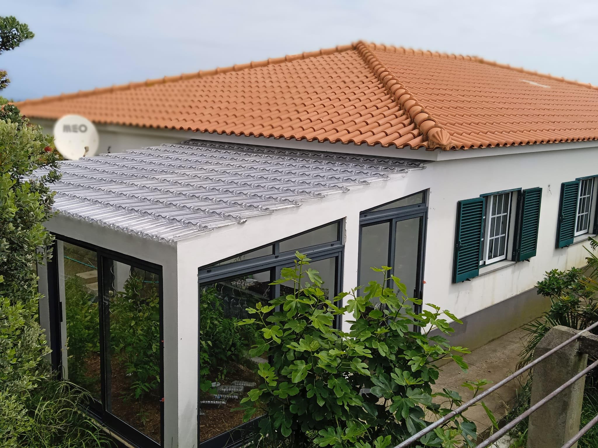 Teja de vidrio Marsellesa | Dimensiones: mm 255x426 | Unidad de venta: caja con 8 tejas Marsellesa