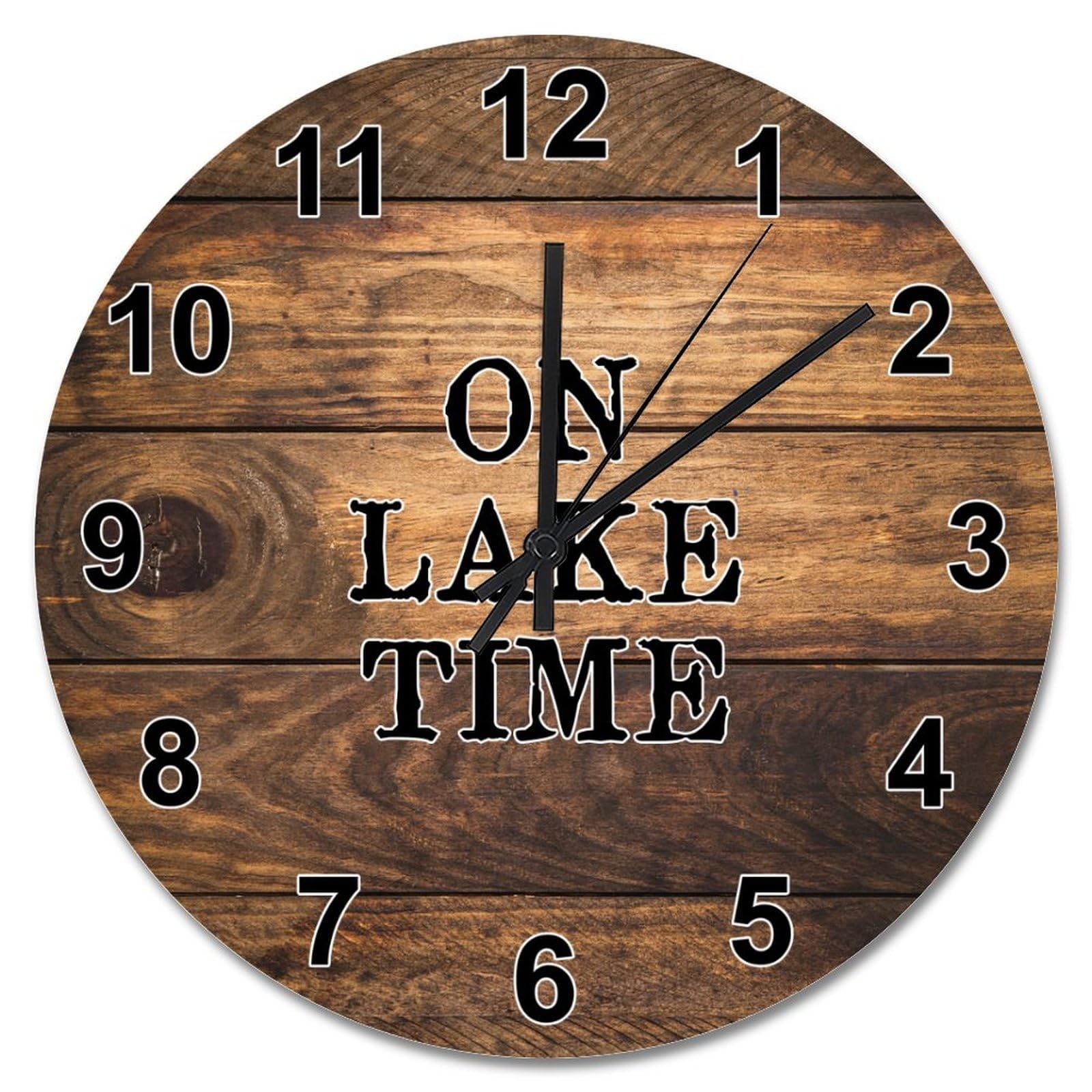 Horloge vintage en bois craquelé pour décorer un she shed