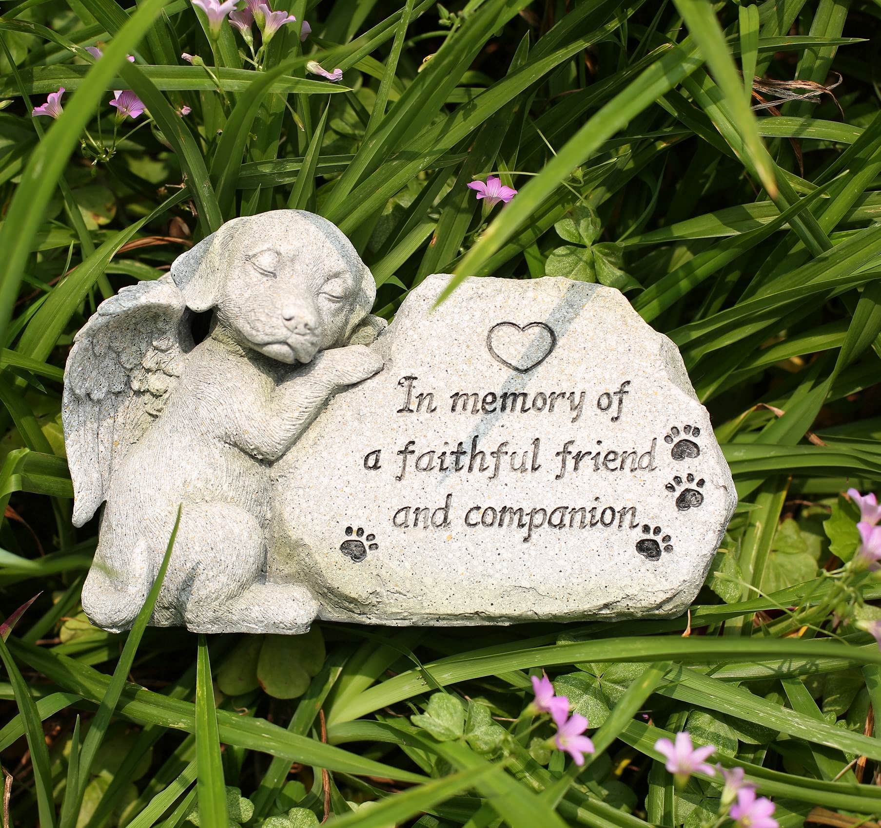Estatua conmemorativa de perro angélico, figura de perro durmiendo, marcador de tumba al aire libre, regalo de condolencias, acabado de piedra antigua, 8.85 pulgadas