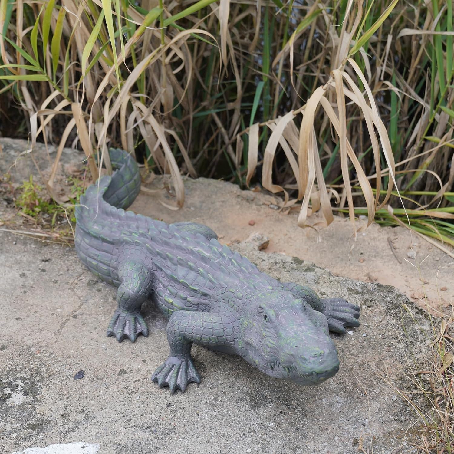 DiliComing Swamp Alligator Garden Statue - 28 Inch Realistic Crocodile Sculpture for Lawn Ornament Stalking Alligator Decor for Yard Gifts for Father 28 x 12 x 6 Inch