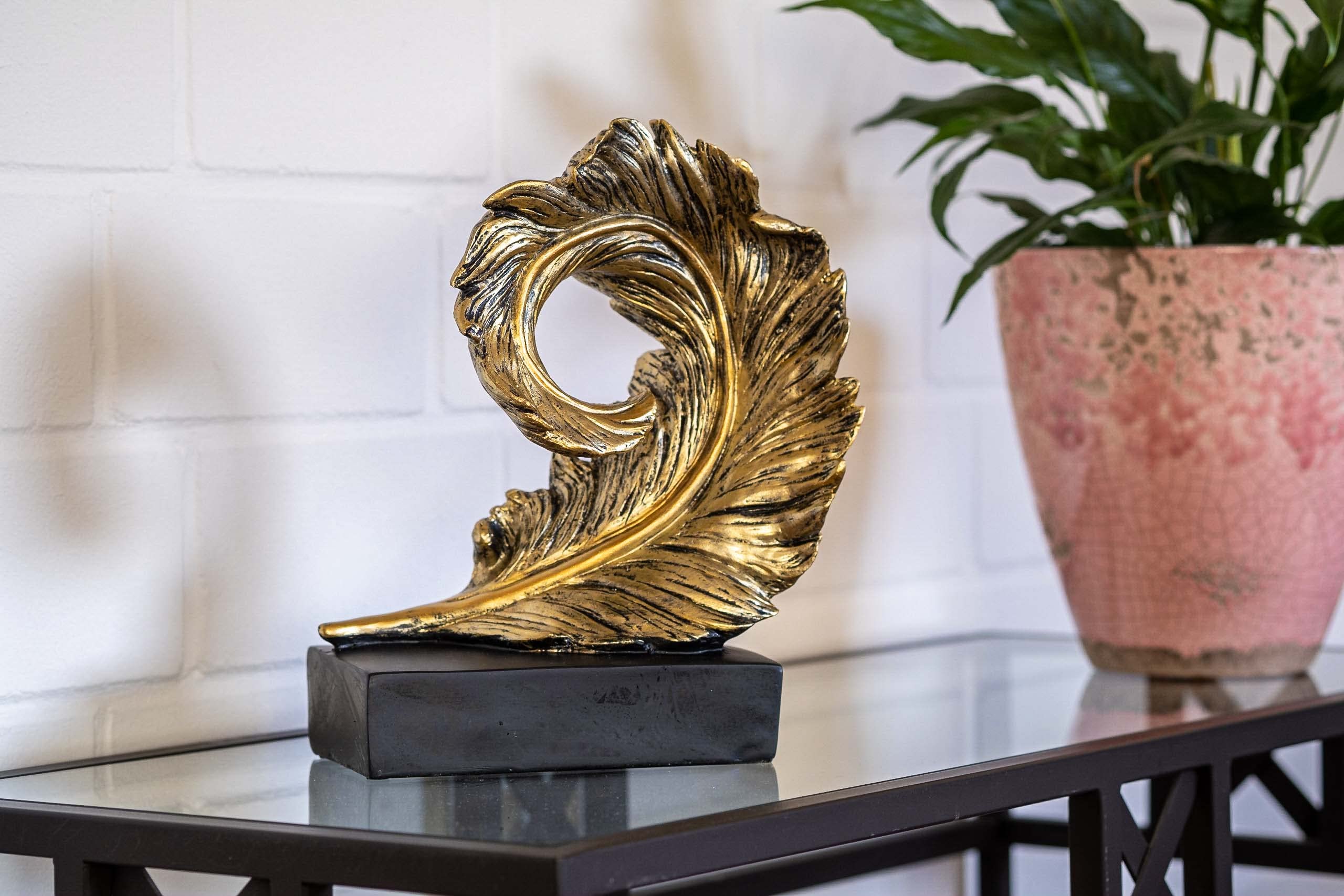 IDYL Moderne Skulptur Figur Resin Feder auf Sockel | goldfb. | Masse: 30x20x11 cm | Material: Polyresin (Kunststein) | Dekoration für den Wohnbereich
