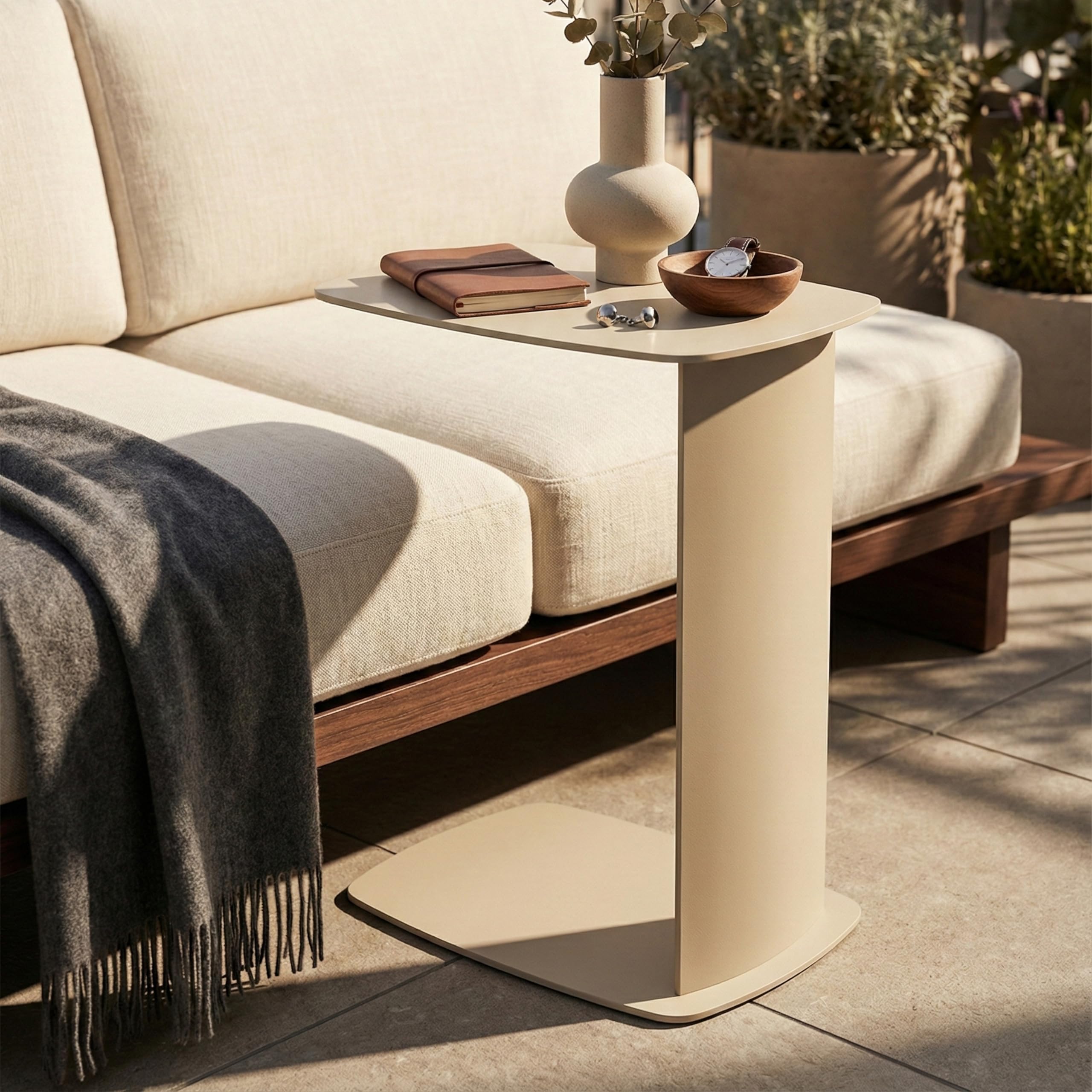 Beistelltisch Metall C-Form, pulverbeschichtet & wetterfest – Sofa Couch Tisch für Wohnzimmer, Balkon & Terrasse – Standby (Champagne Beige)