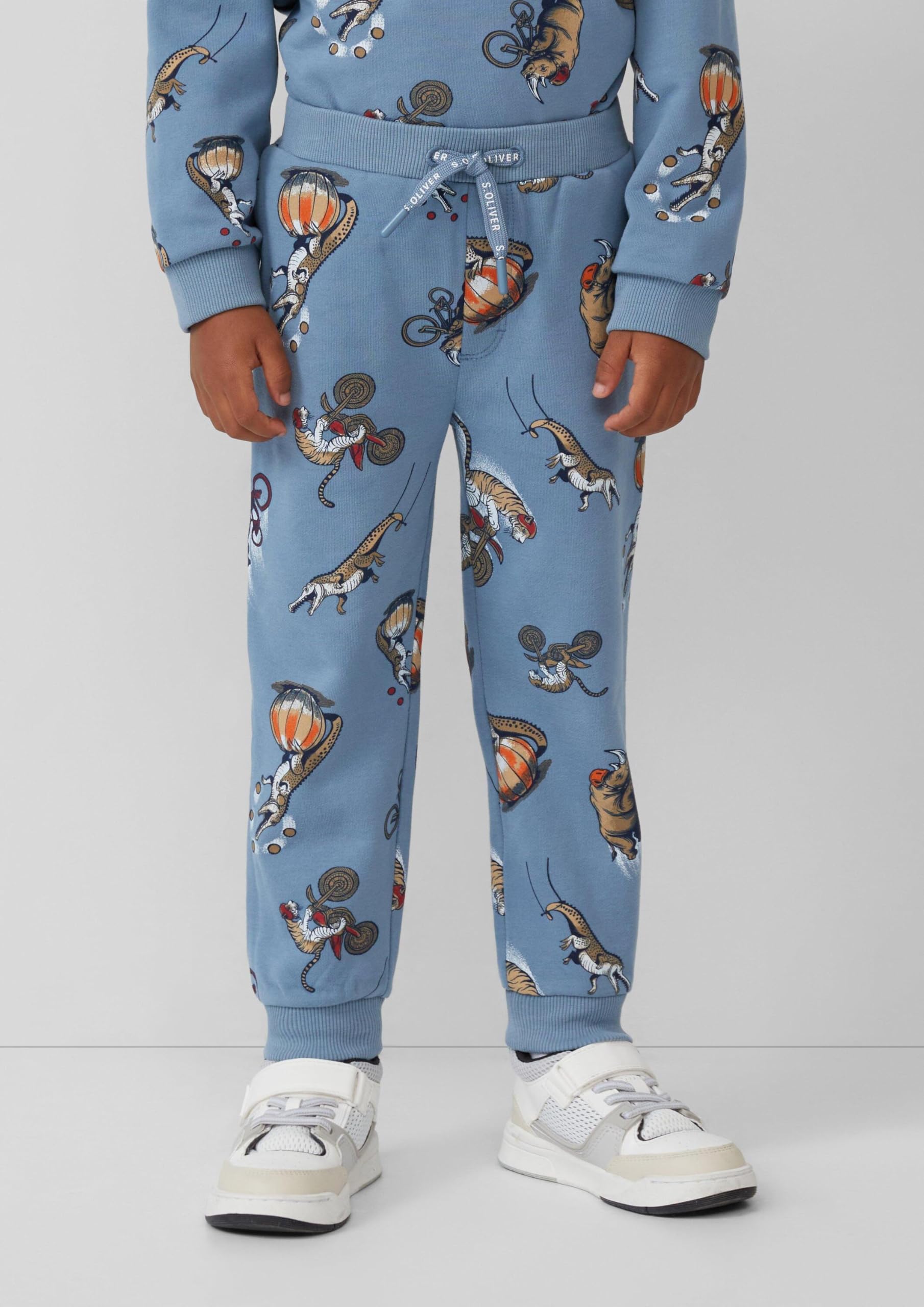s.Oliver Jogginghose mit angedeutetem Tunnelzug und All-Over-Print