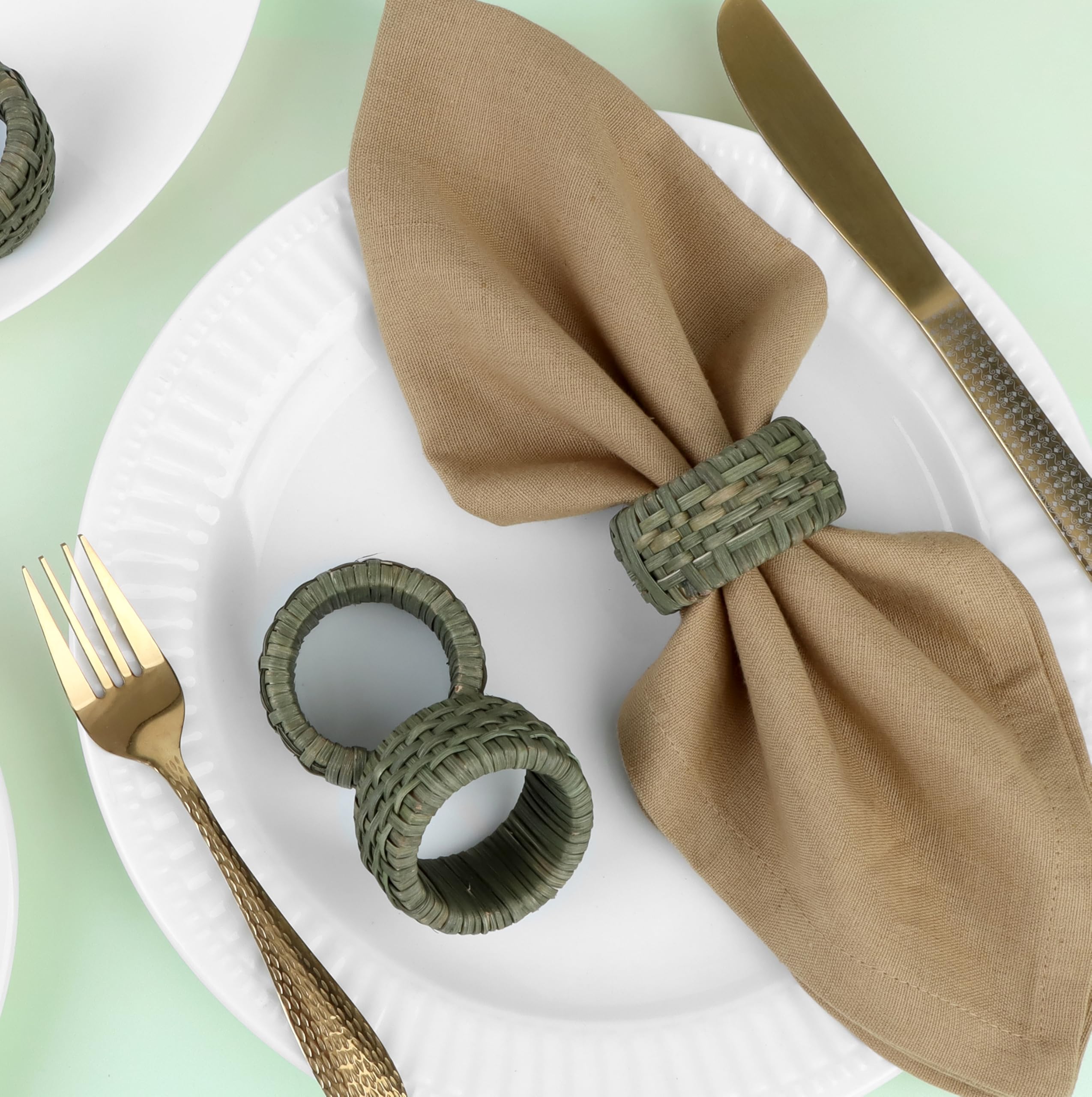 Artisan Cane Lot de 12 ronds de serviette de table tissés terreux, accessoire de table naturel bohème pour dîners, fêtes et utilisation quotidienne (vert kaki) ALPHA Living HOME