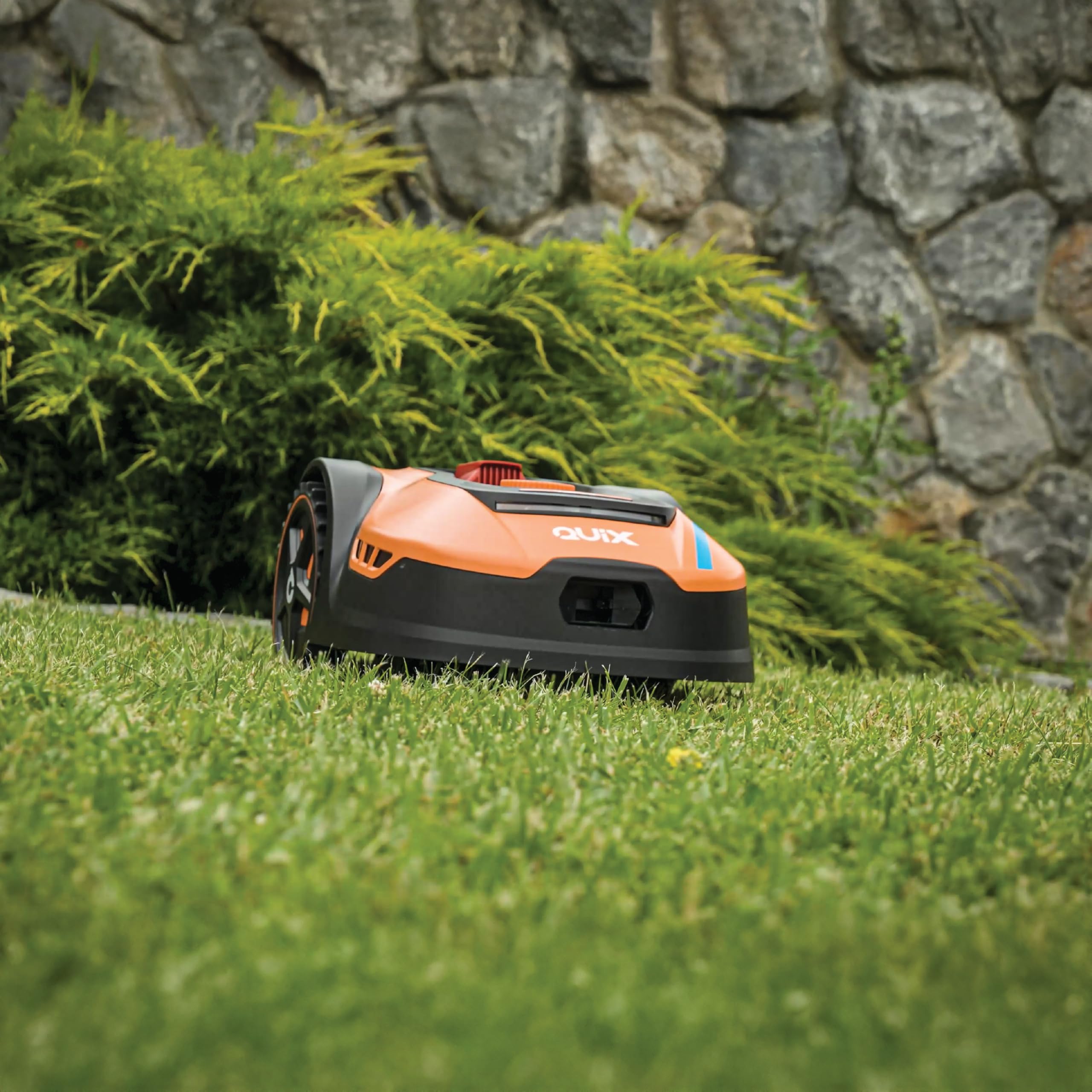 Villager QUIX Robot cortacésped – Robot cortacésped con batería de 18 V para 1000 m² – WiFi y Bluetooth, Control de aplicación, Ancho de Corte de 180 mm, Altura de Corte de 25 – 60 mm, hasta 45% de