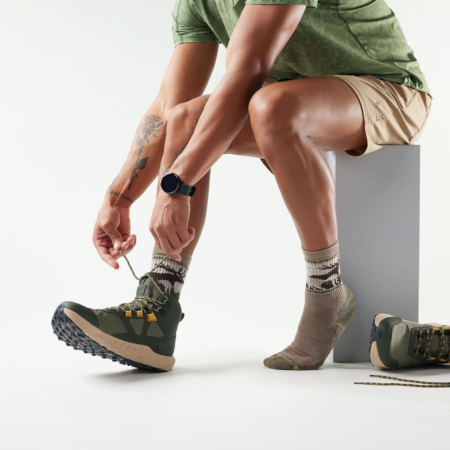 Smartwool Mens Hike Light Cushion Mountain Moose Crew Socks