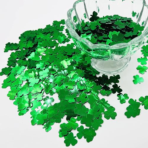 Miles de piezas de confeti verde con purpurina para el día de San Patricio, trébol de la suerte, recortes de trébol con purpurina irlandesa para