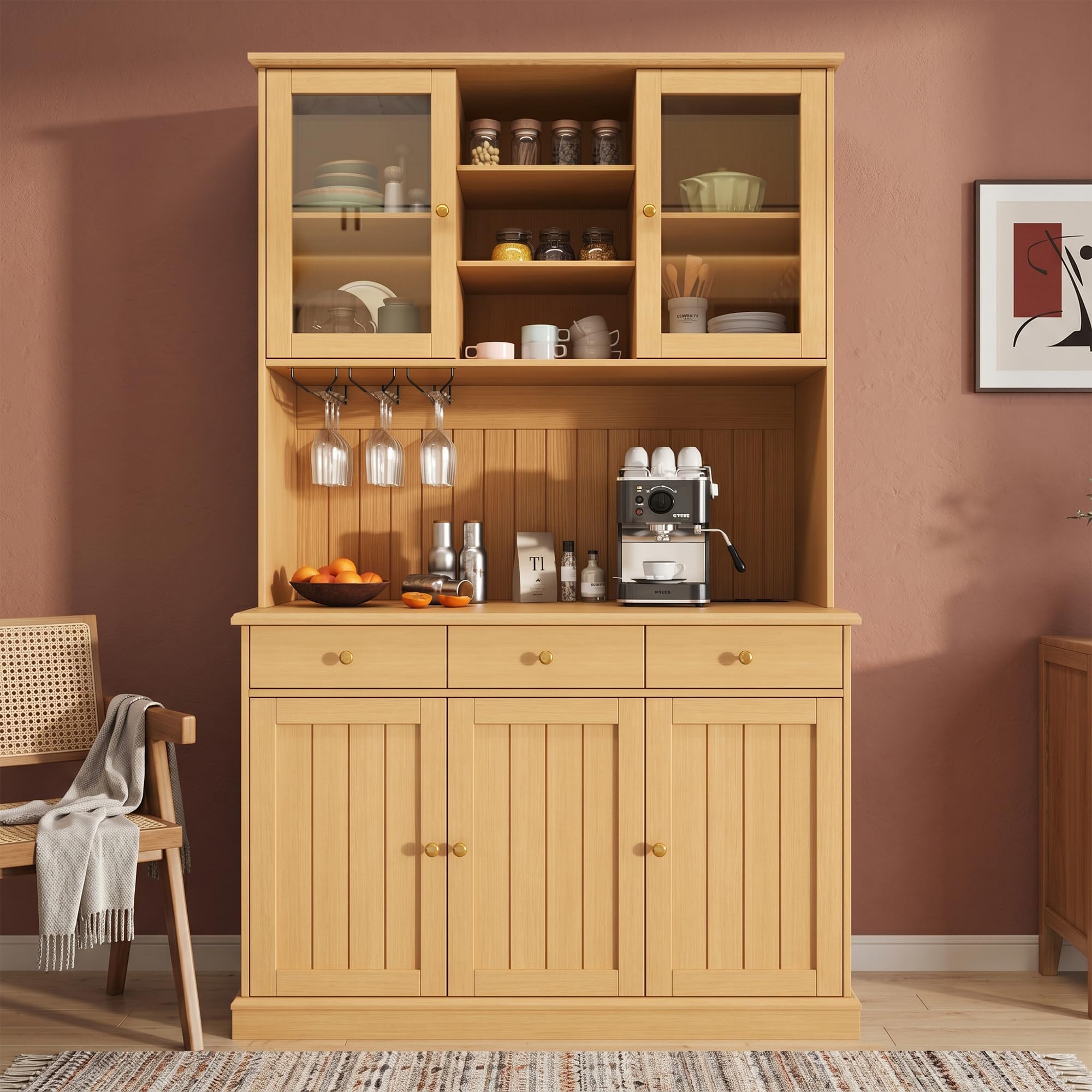 Armario alto para comedor con soporte para vasos ideal para cenas en casa