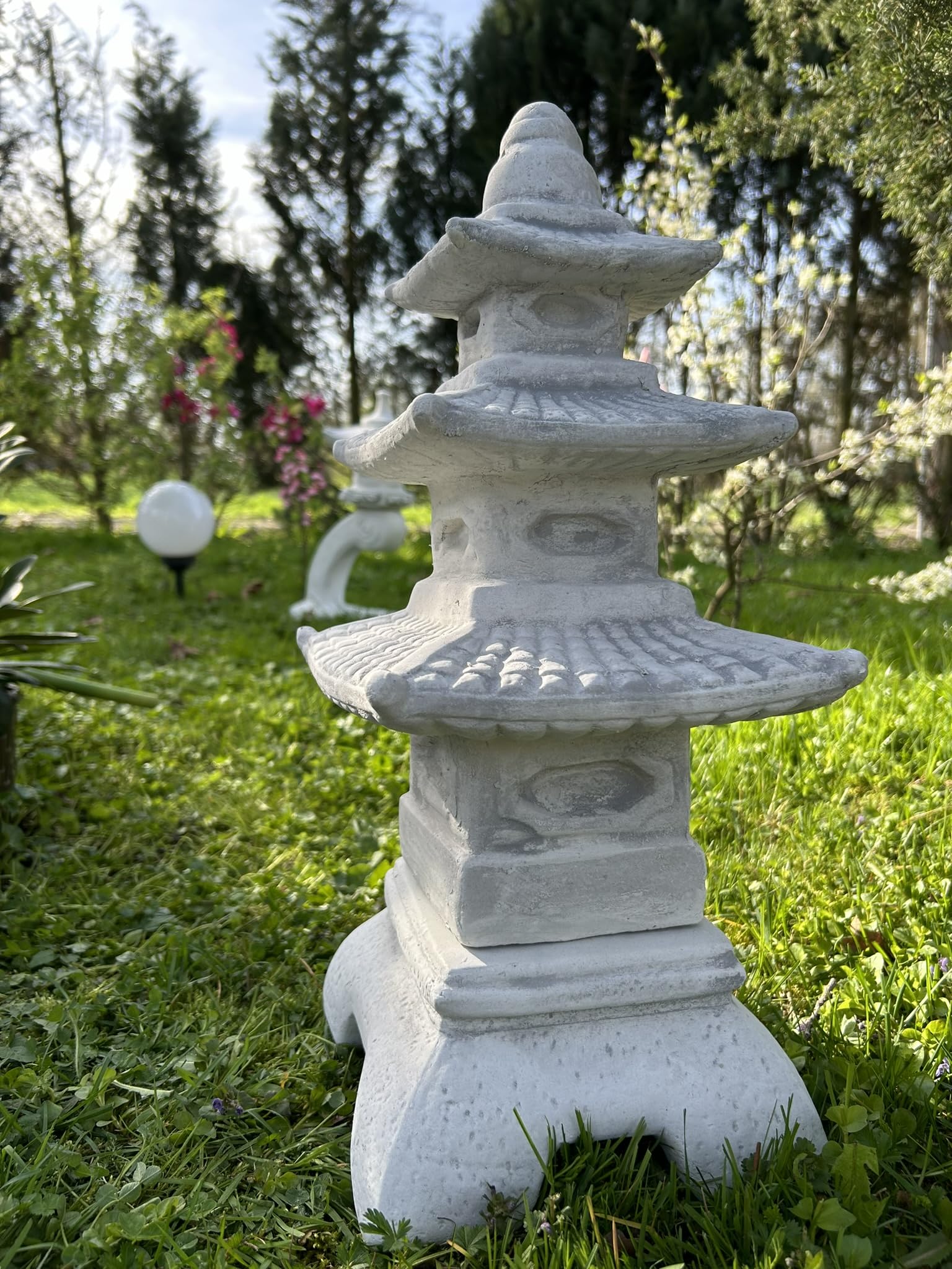 FABRIQ Tachi-Doro - Pagode japonaise en pierre - Lanterne résistante aux intempéries - Jardin zen - L: 32 cm x H: 46 cm - Poids: 14 kg pour l'extérieur