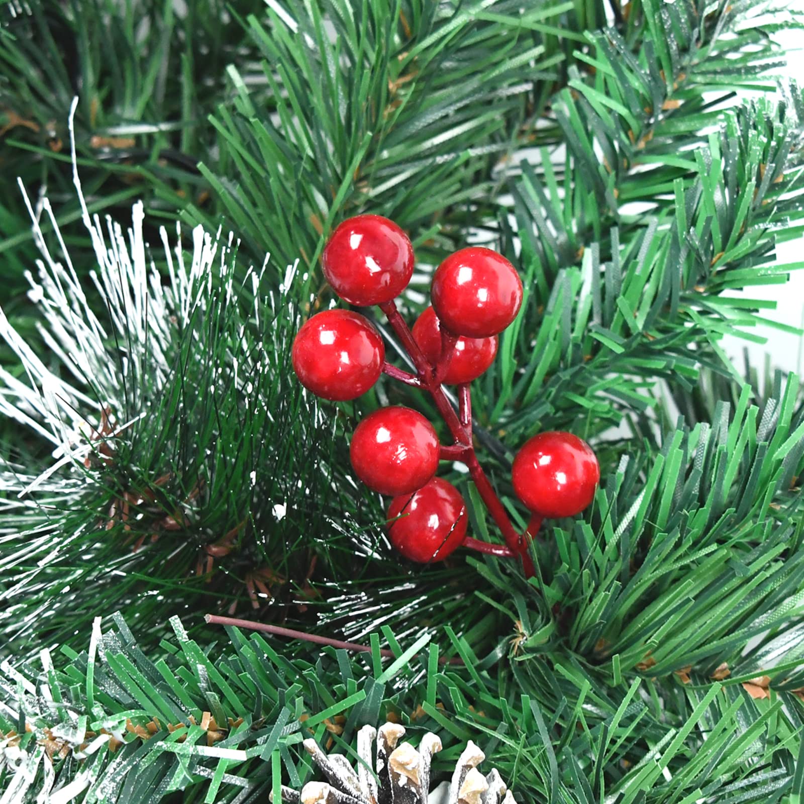UISEBRT Weihnachtsgirlande mit Beleuchtung Tannengirlande 8m, mit 125 LEDs Tannenzapfen Rote Beere Künstliche Girlande Weihnachtsdeko Weihnachtskranz für Innen & Außen (Typ B mit Lichterkette)