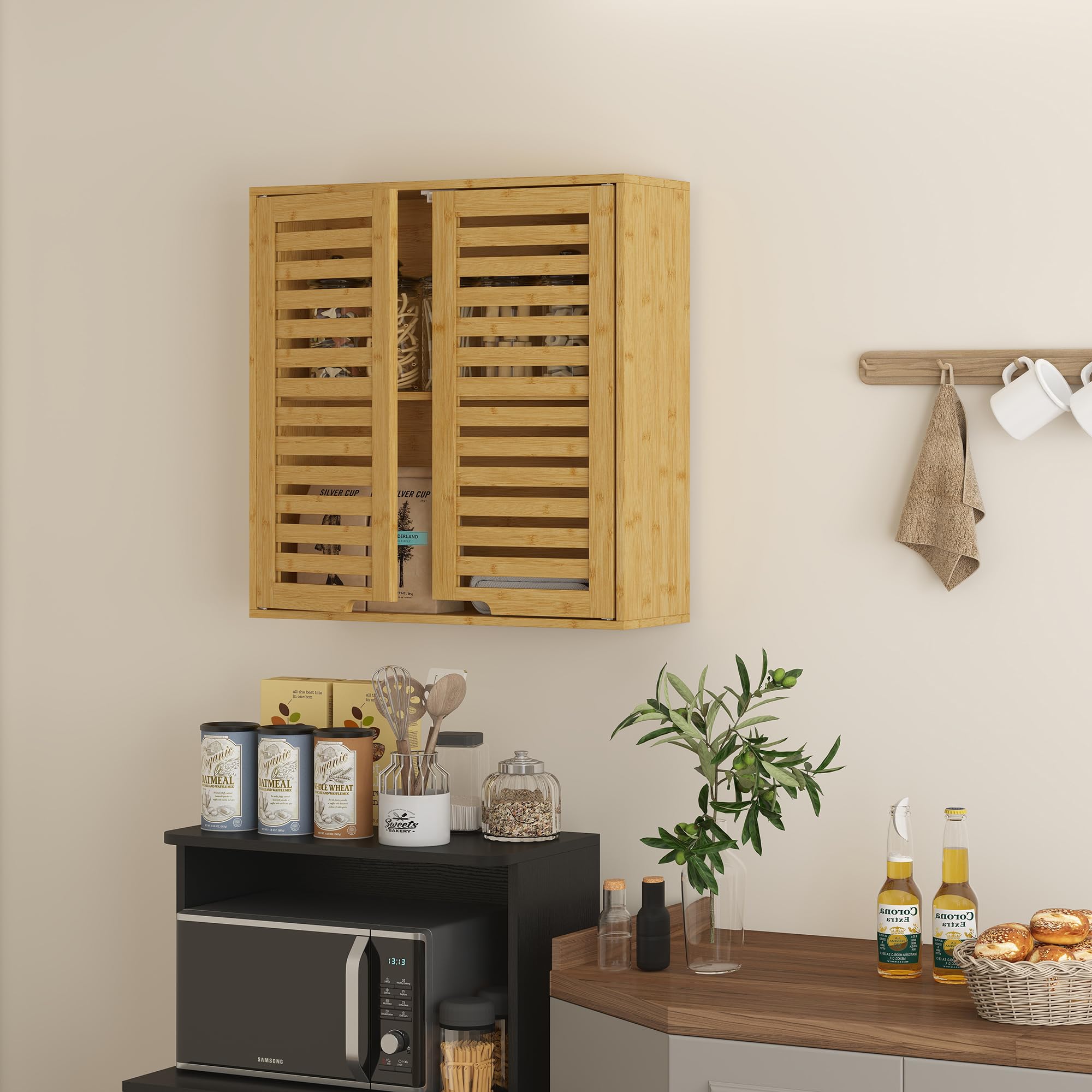 HOMCOM Armario de Baño de Pared de Bambú con Estante Regulable Natural | Puertas de Lamas, Mueble de Baño Colgante, Armario de Almacenamiento sobre el Inodoro, para Cocina y Lavadero