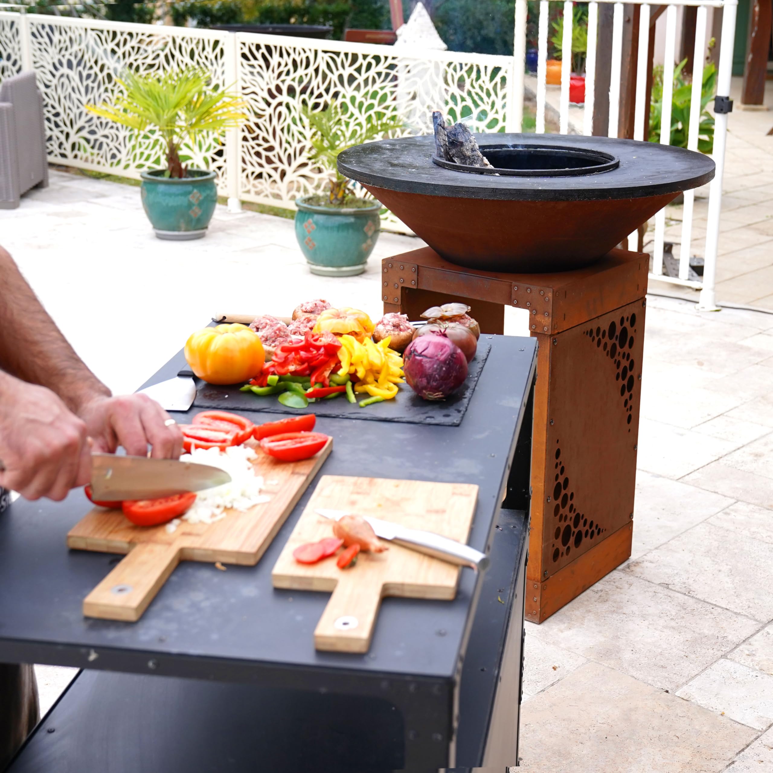 Brasero Plancha Ø 85 cm, 82 KG, Acier Corten, Grille Incluse, Barbecue extérieur à Bois et Accessoires, 100% Fabrication Française