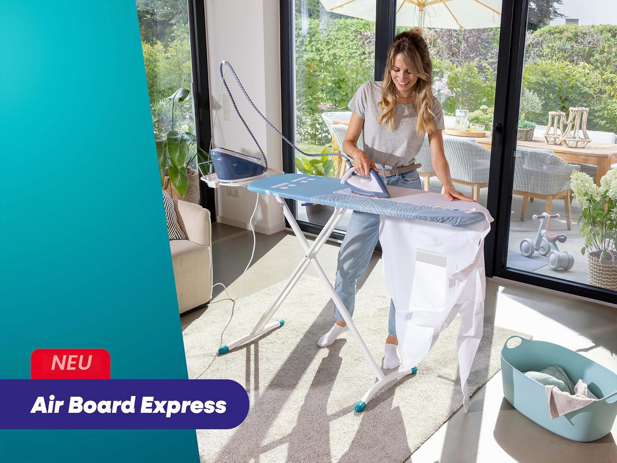 Leifheit Bügelbrett AirBoard Express M Solid, Bügeltisch, Fläche 120 x 38cm | Ultraleichtes Bügelbrett für Dampfstationen, perforierter Baumwollbezug, höhenverstellbar bis 100 cm, Kabelhalter, weiß/blau