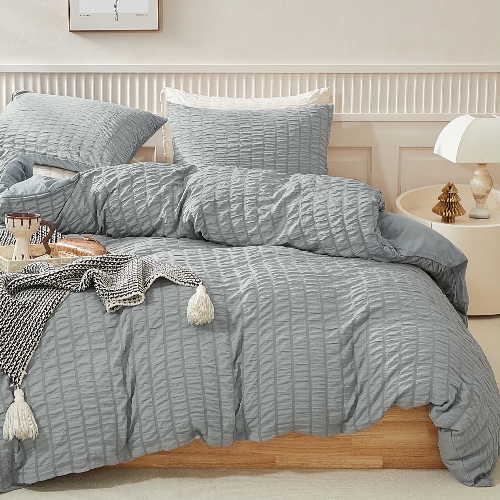 WARMDERN Duvet Cover Set King Size, 3pcs Washed Microfiber Light Grey Bedding Set, Soft Breathable Striped Textured Seersucker Duvet Cover with Zipper Closure & Corner Ties(Light Grey, King)