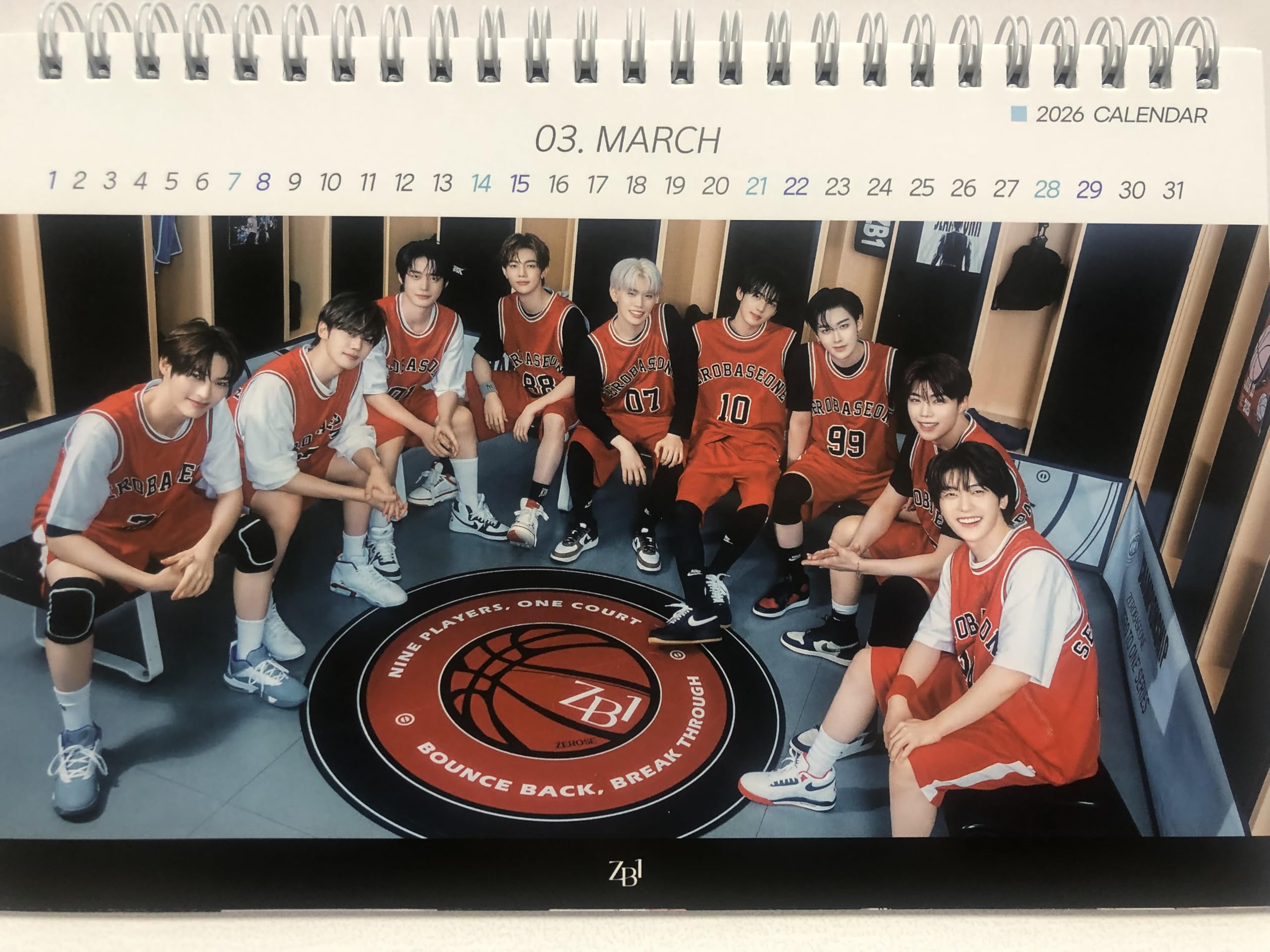 Amazon | zerobaseone グッズ 2026年-2027年 2年分 卓上カレンダー