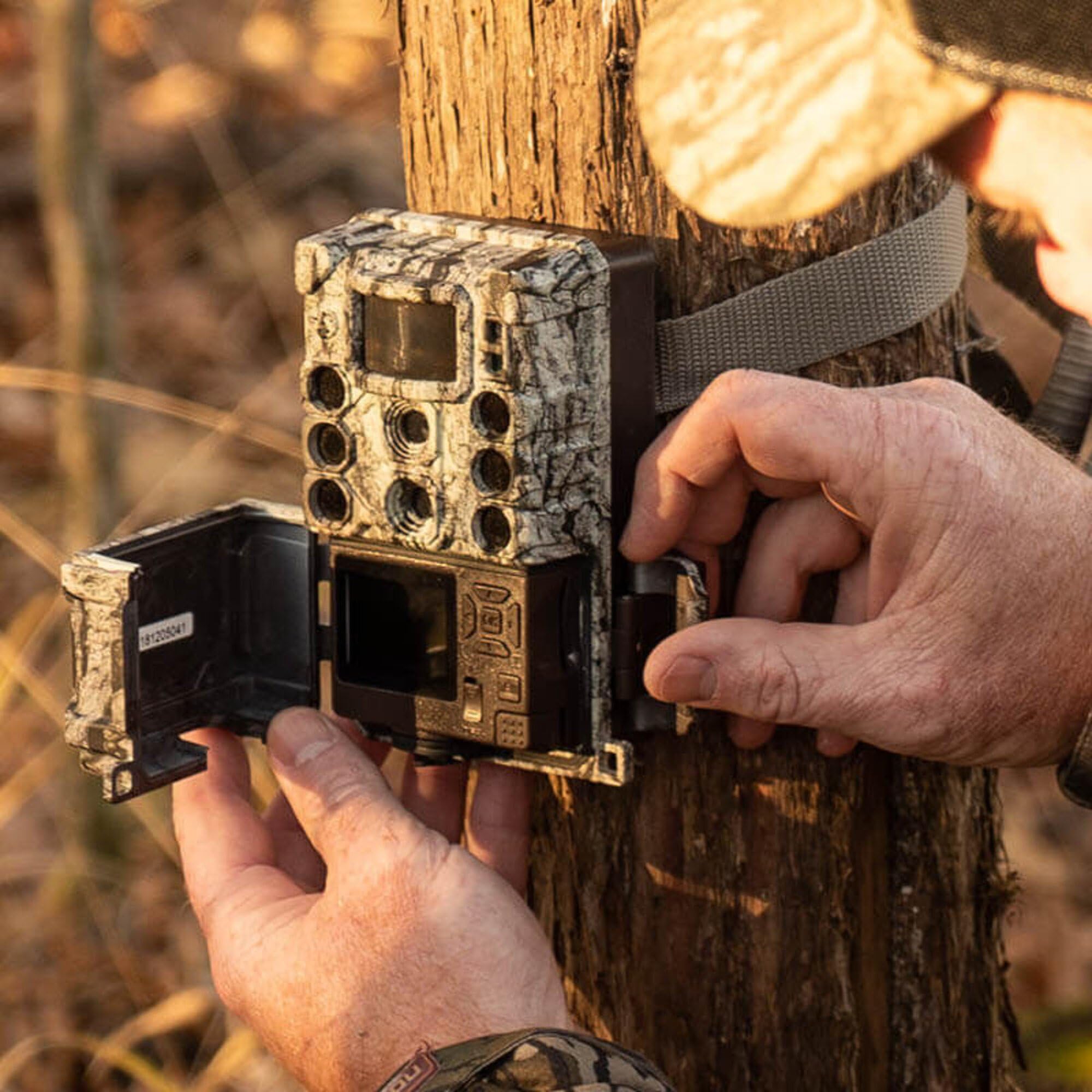 Bushnell - Trail-Kamera - Wildkamera - 32MP Dual Core 4K - Tarnfarbe - Kein Glühen - 119987M