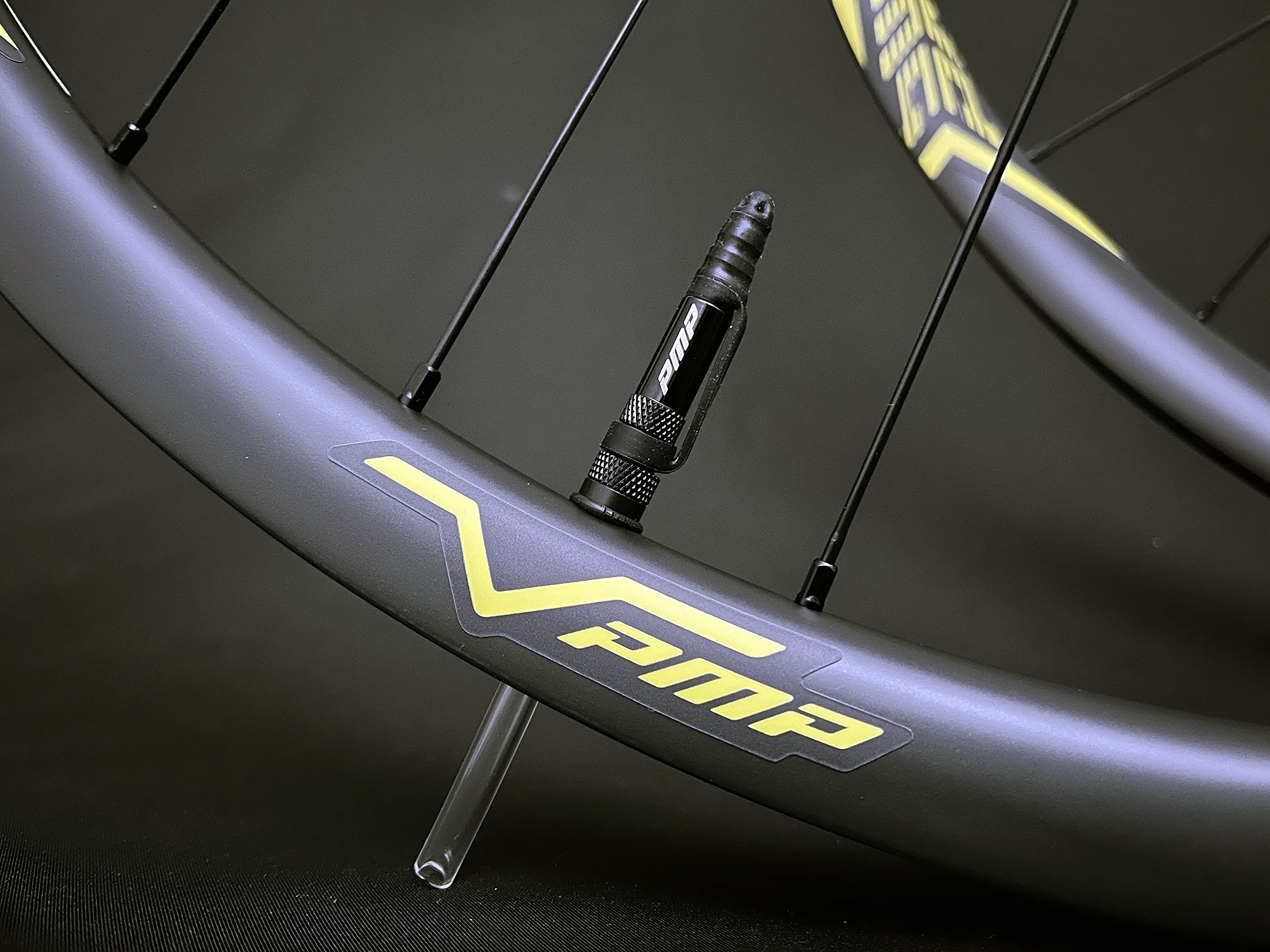 PMP Nitro Carbon | Ruote MTB 29" in Carbonio, per Cross Country. Mozzi Nitro J-Bend; Raggi Sfinati; Canale Interno Largo 25 mm; Peso 1320 g. Colore Personalizzabile.